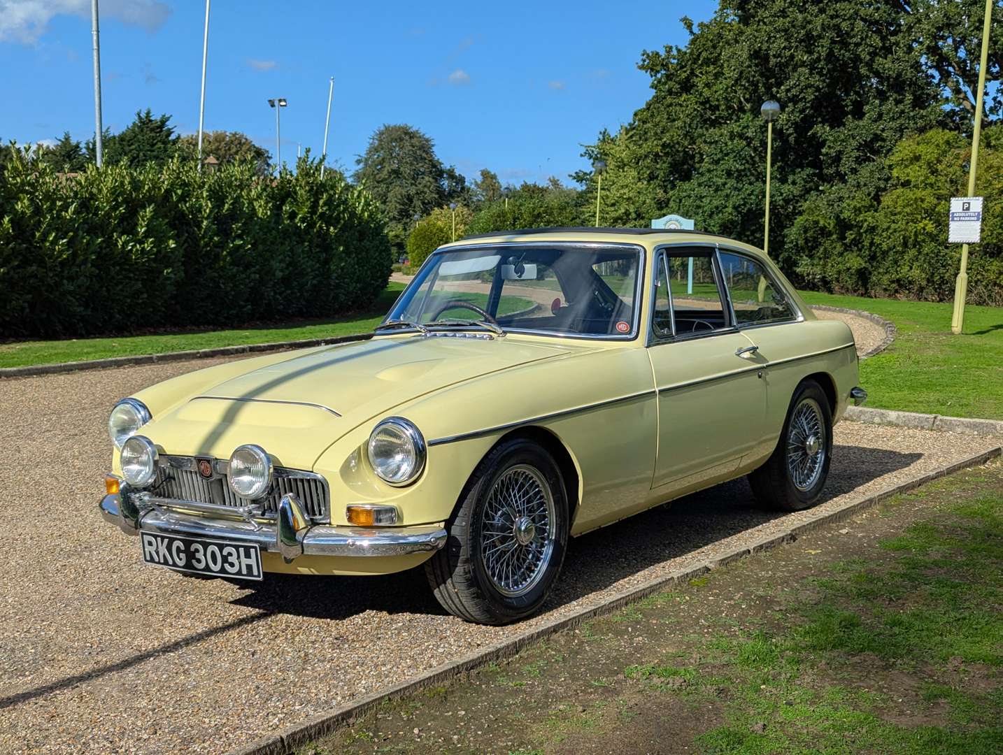 <p>1969 MG C GT</p>