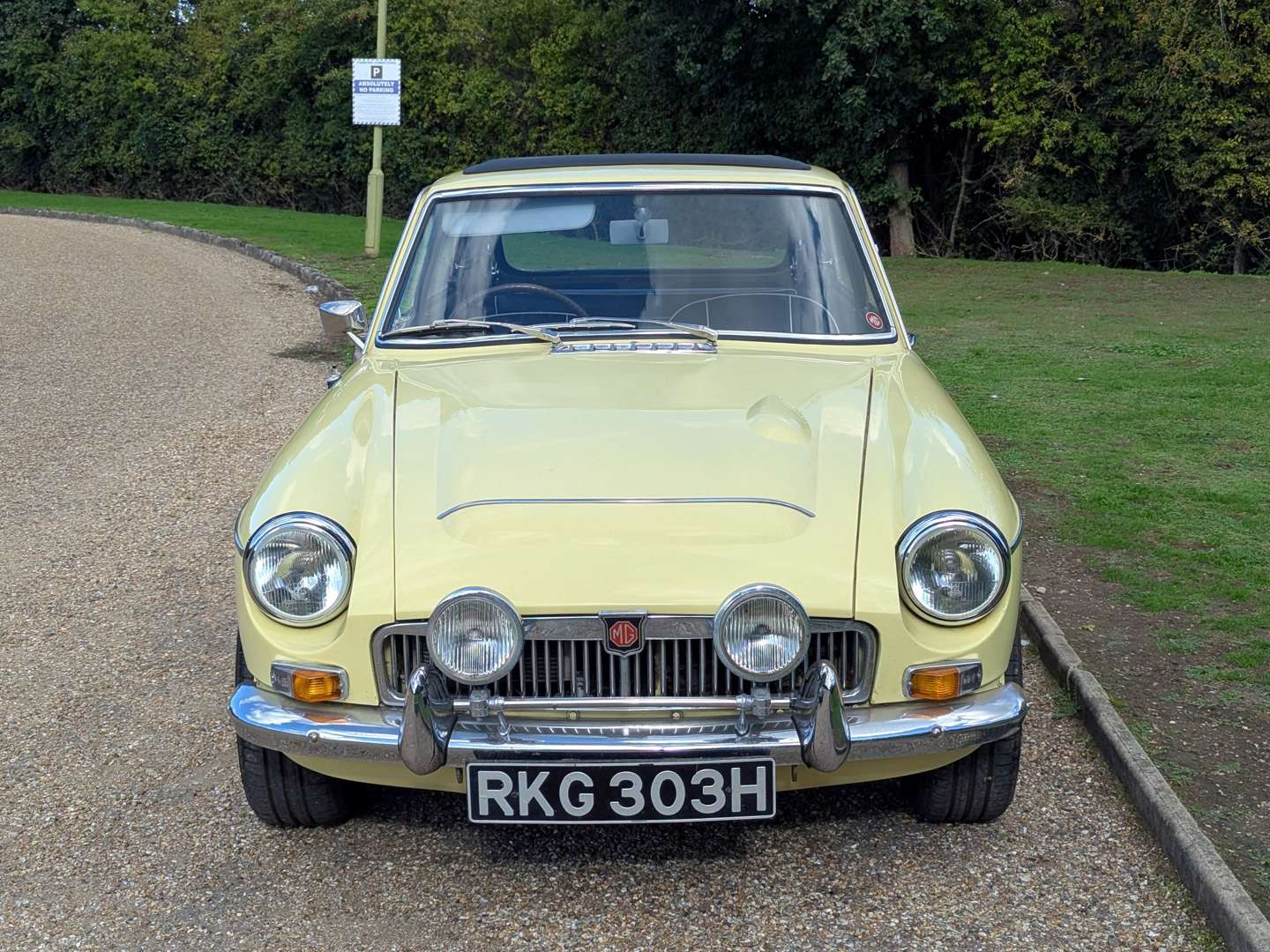 <p>1969 MG C GT</p>