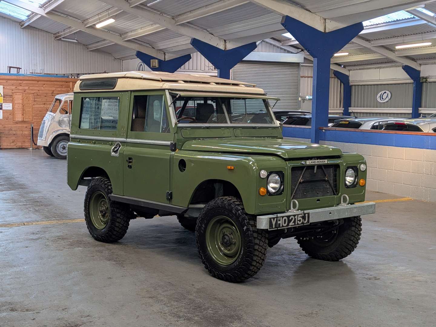 <p>1971 LAND ROVER SERIES 2A</p>