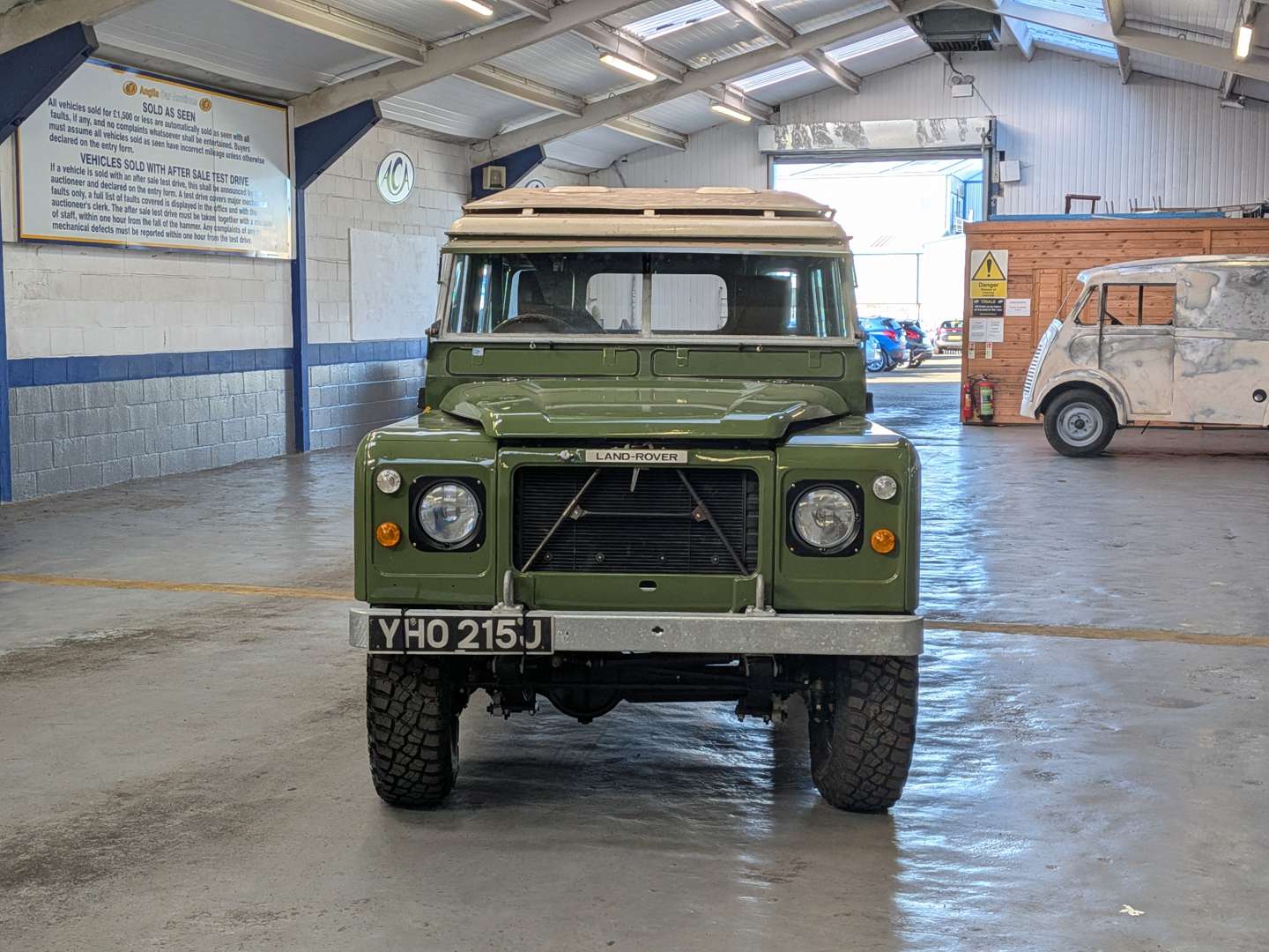 <p>1971 LAND ROVER SERIES 2A</p>