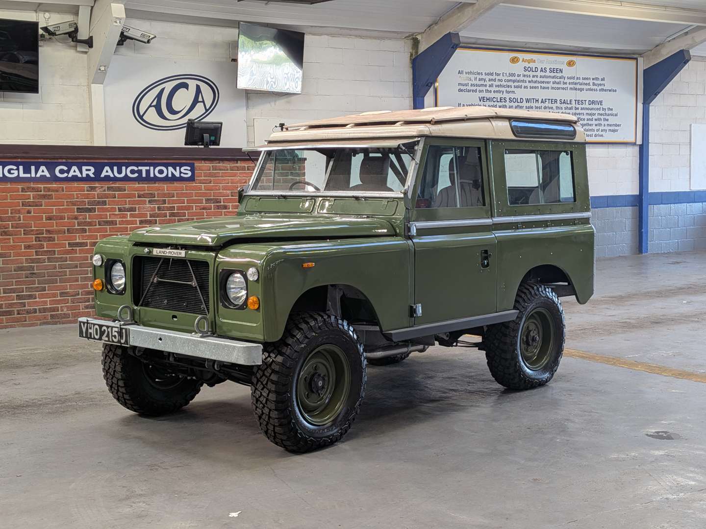 <p>1971 LAND ROVER SERIES 2A</p>