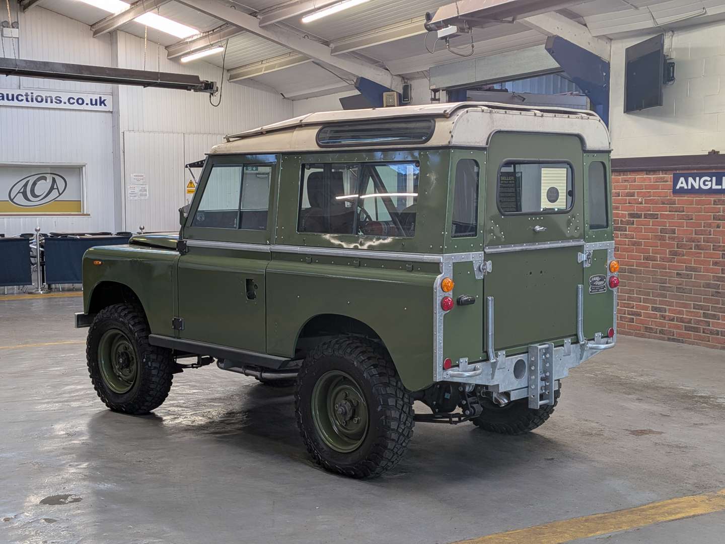 <p>1971 LAND ROVER SERIES 2A</p>