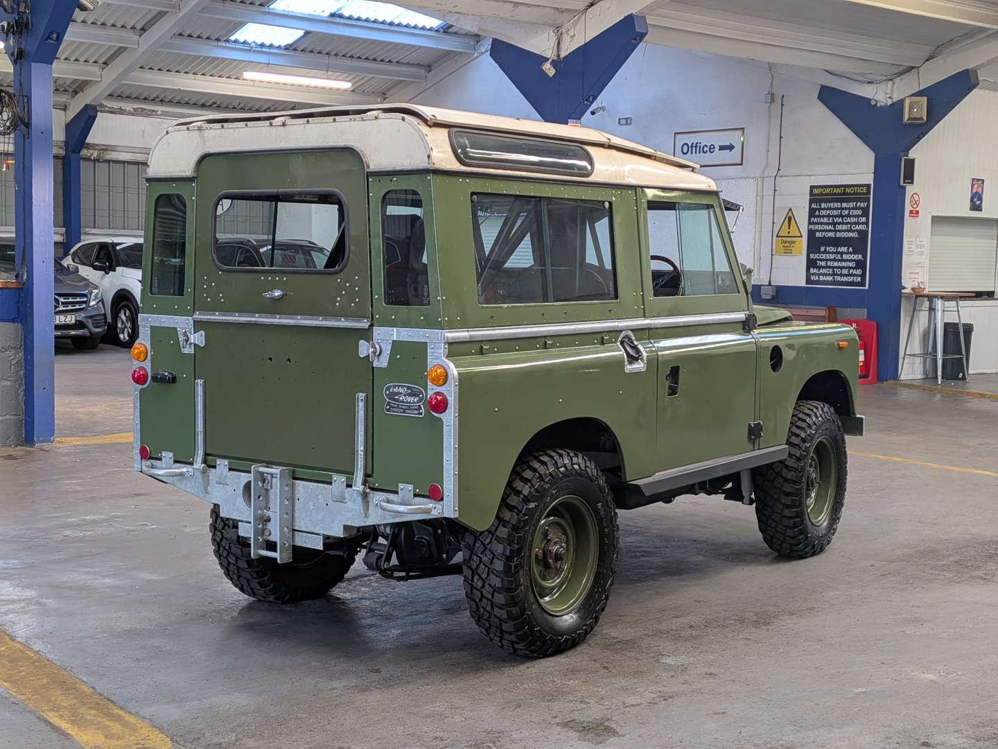 <p>1971 LAND ROVER SERIES 2A</p>