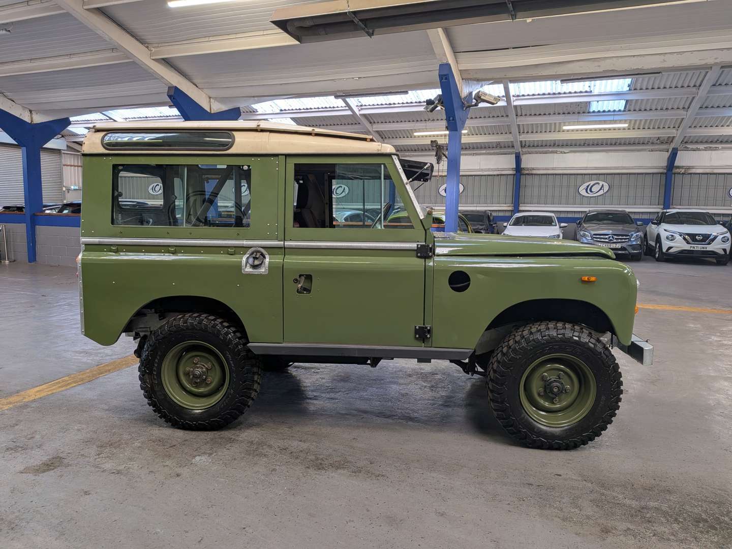 <p>1971 LAND ROVER SERIES 2A</p>