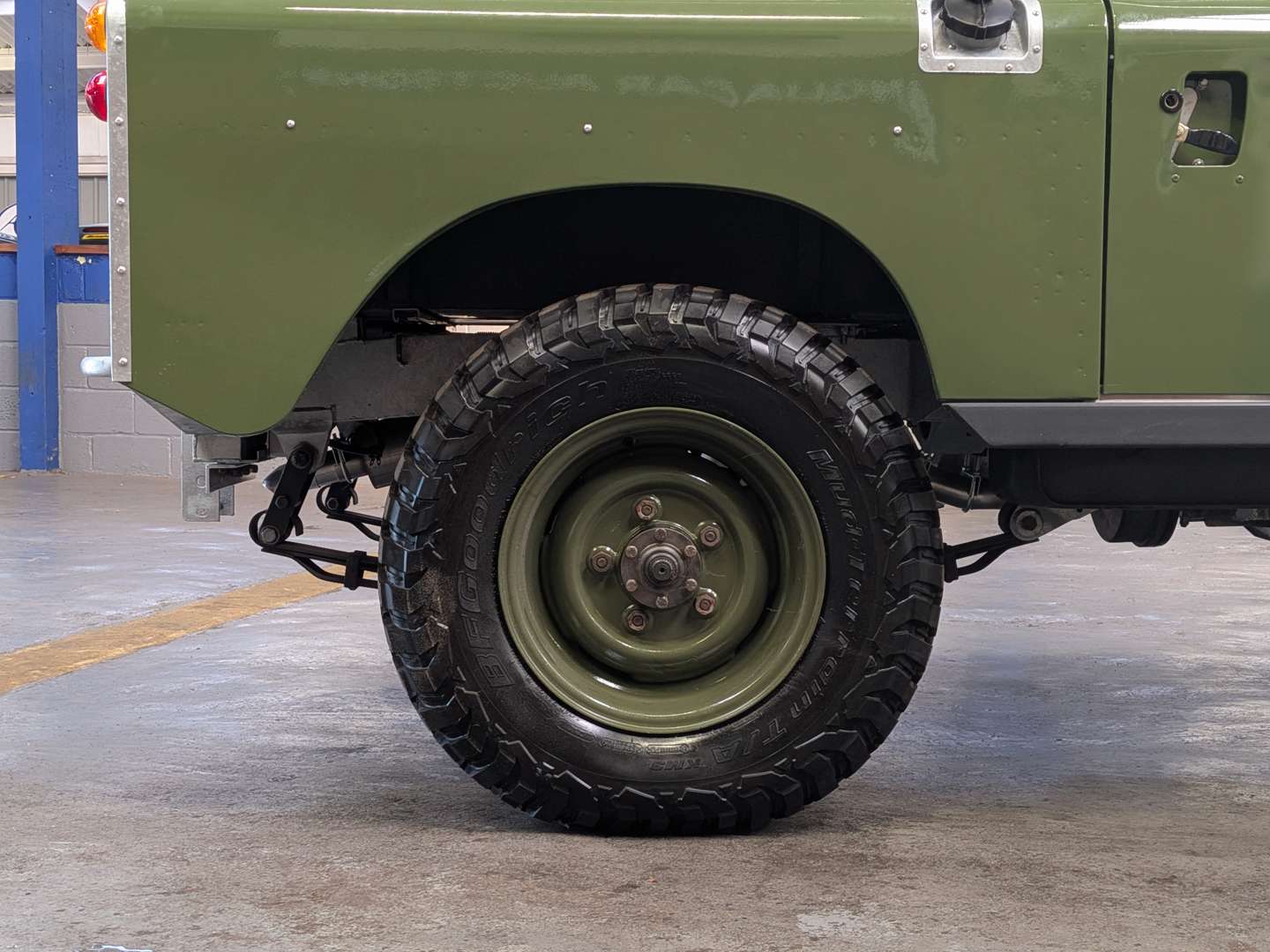 <p>1971 LAND ROVER SERIES 2A</p>
