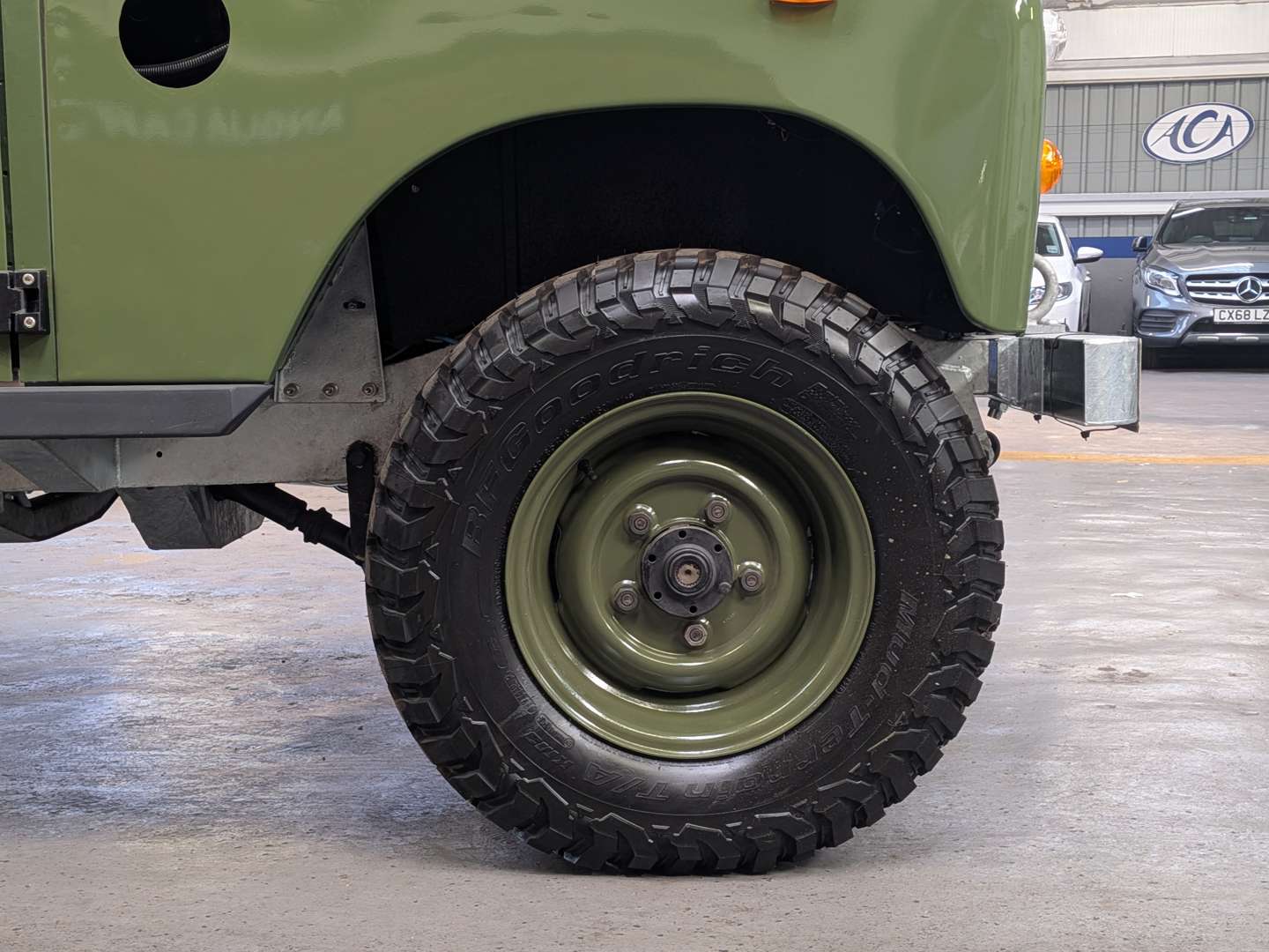 <p>1971 LAND ROVER SERIES 2A</p>