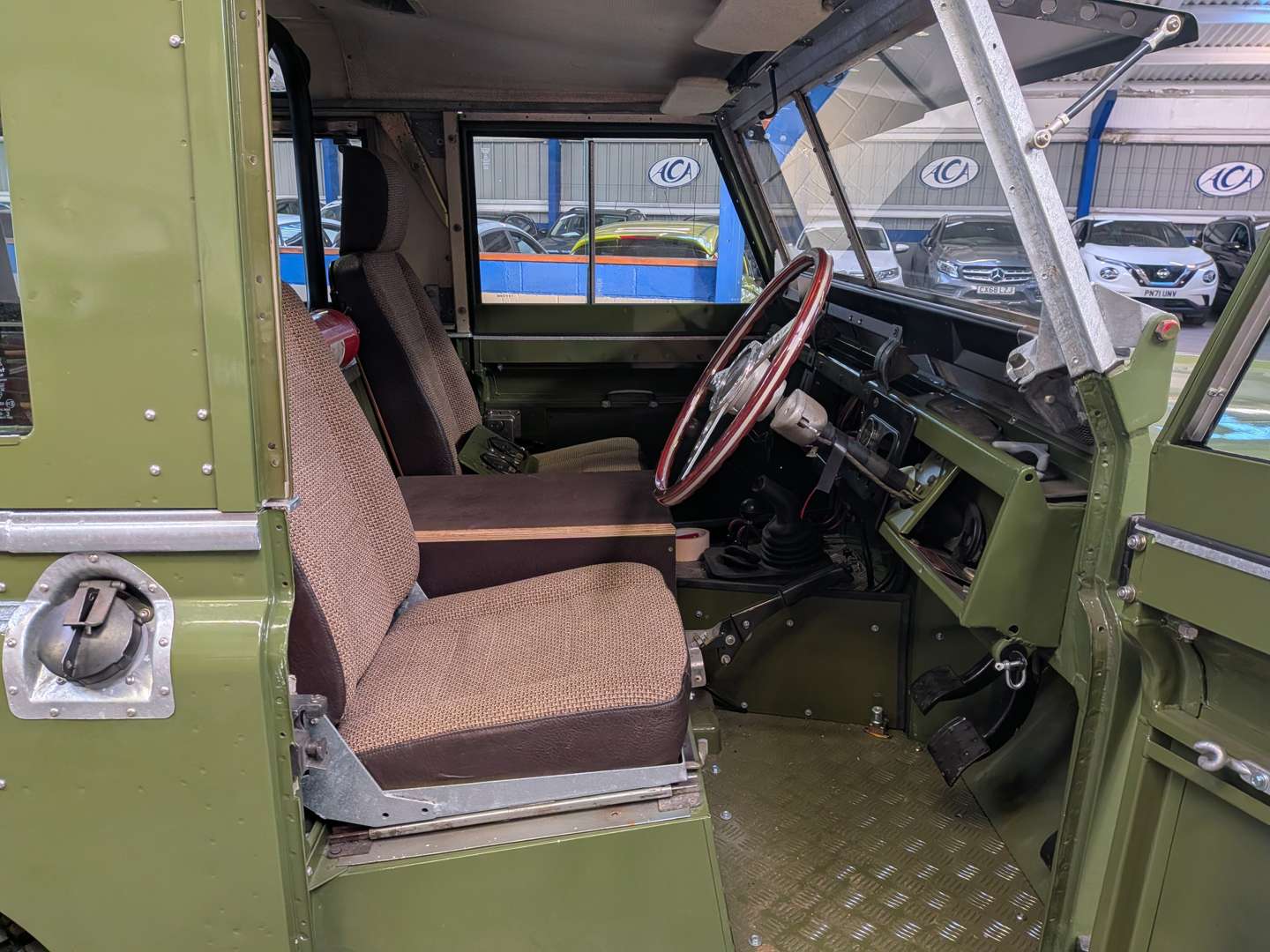 <p>1971 LAND ROVER SERIES 2A</p>