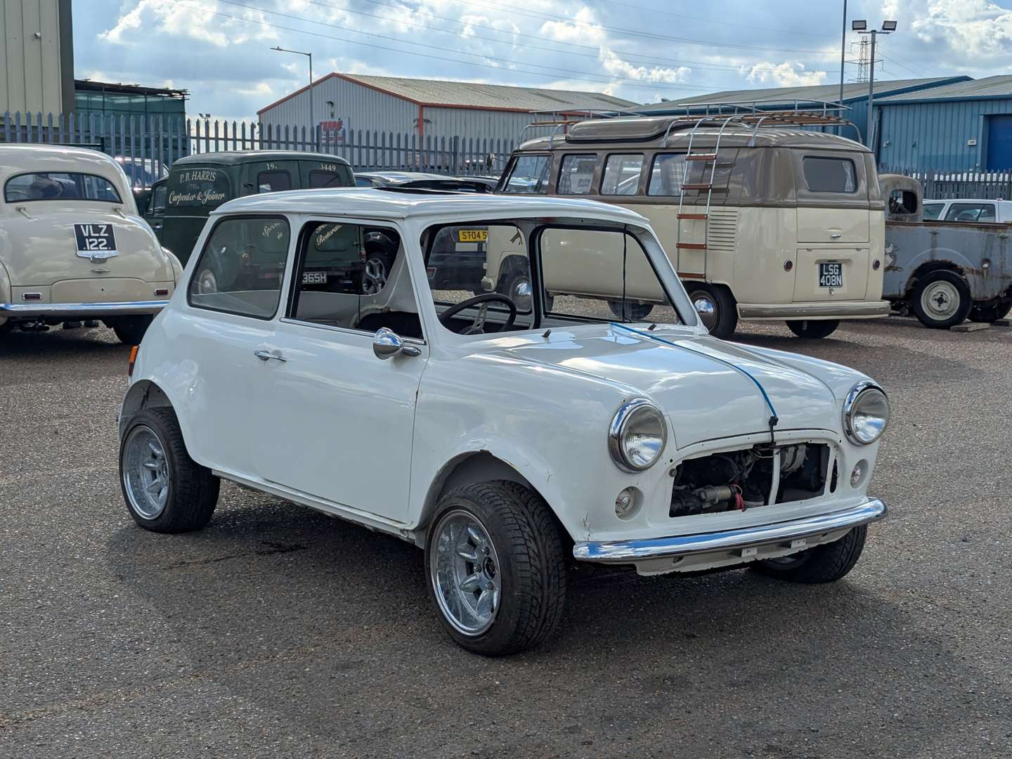 <p>1968 MORRIS MINI COOPER S</p>