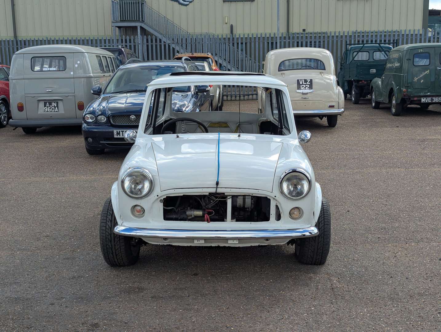 <p>1968 MORRIS MINI COOPER S</p>