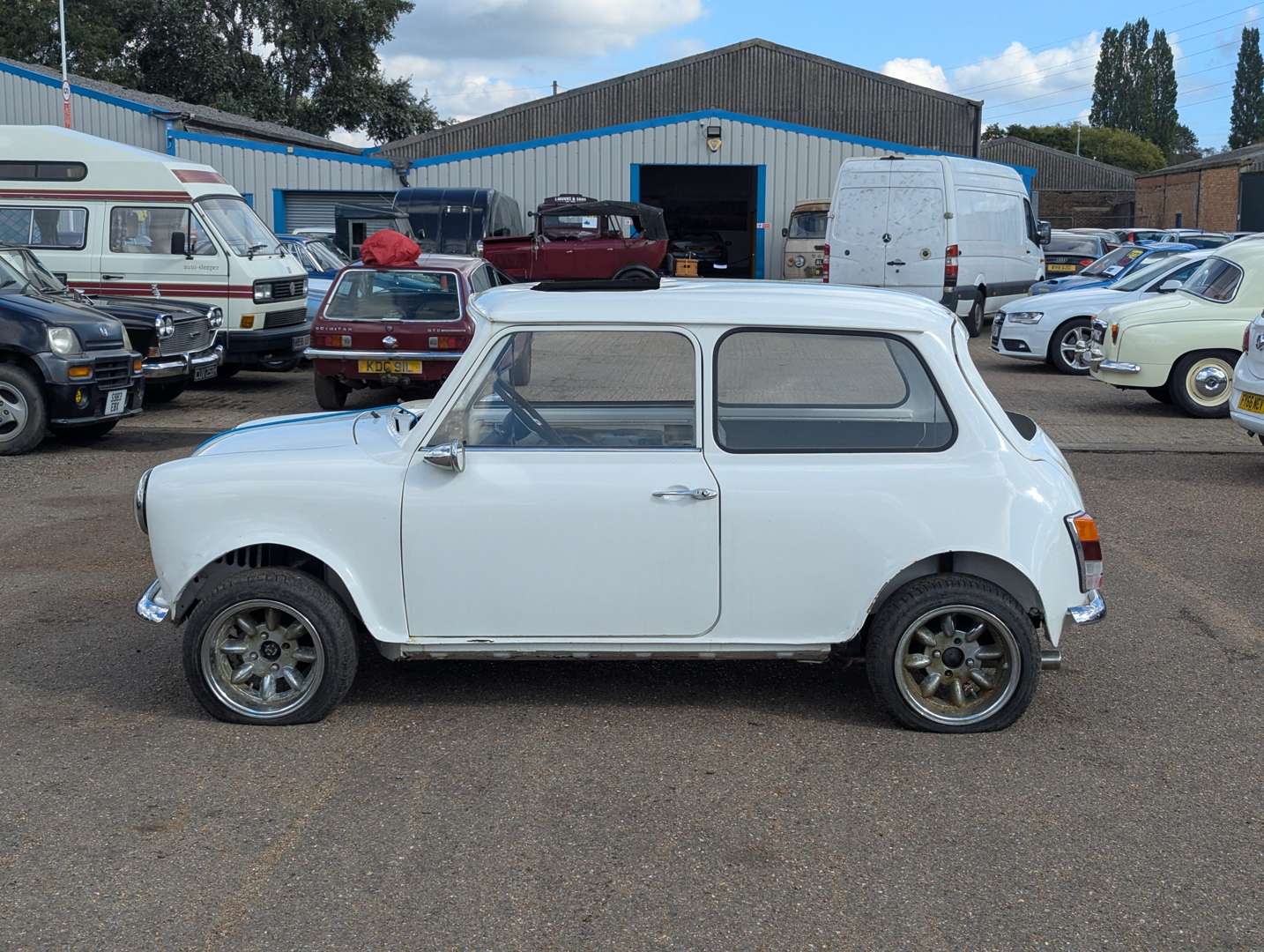 <p>1968 MORRIS MINI COOPER S</p>