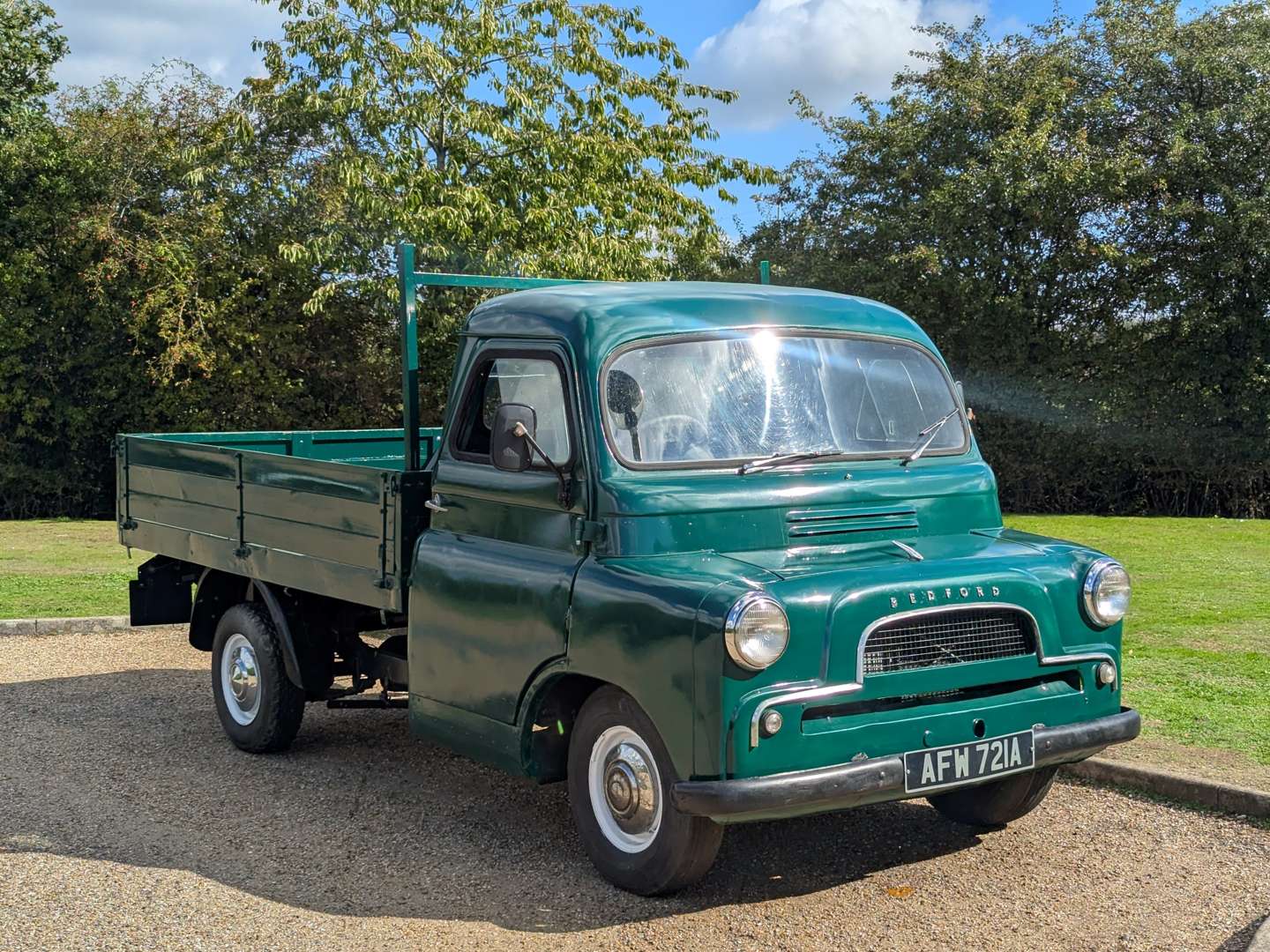 <p>1963 BEDFORD CA TRUCK</p>