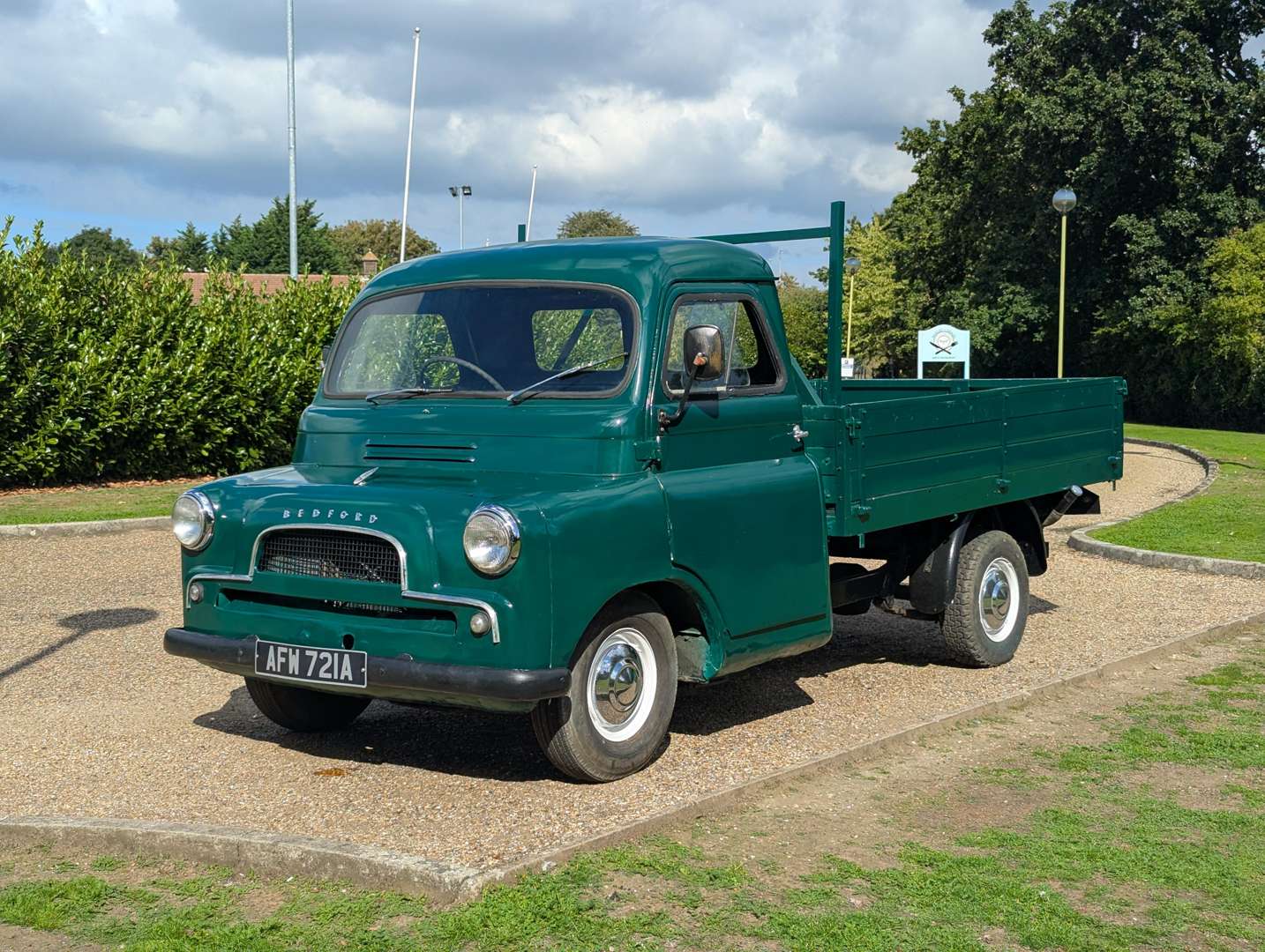 <p>1963 BEDFORD CA TRUCK</p>
