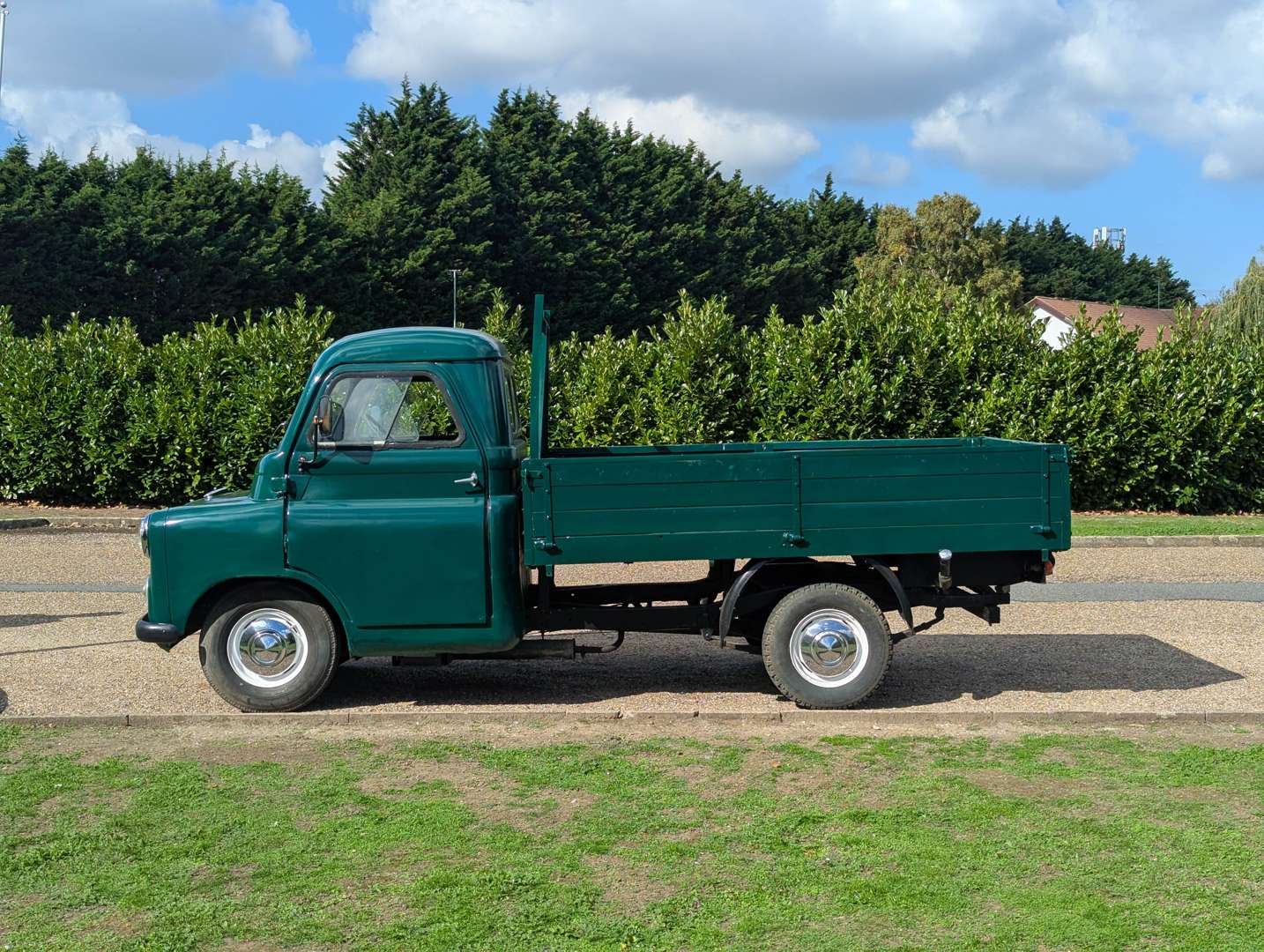 <p>1963 BEDFORD CA TRUCK</p>