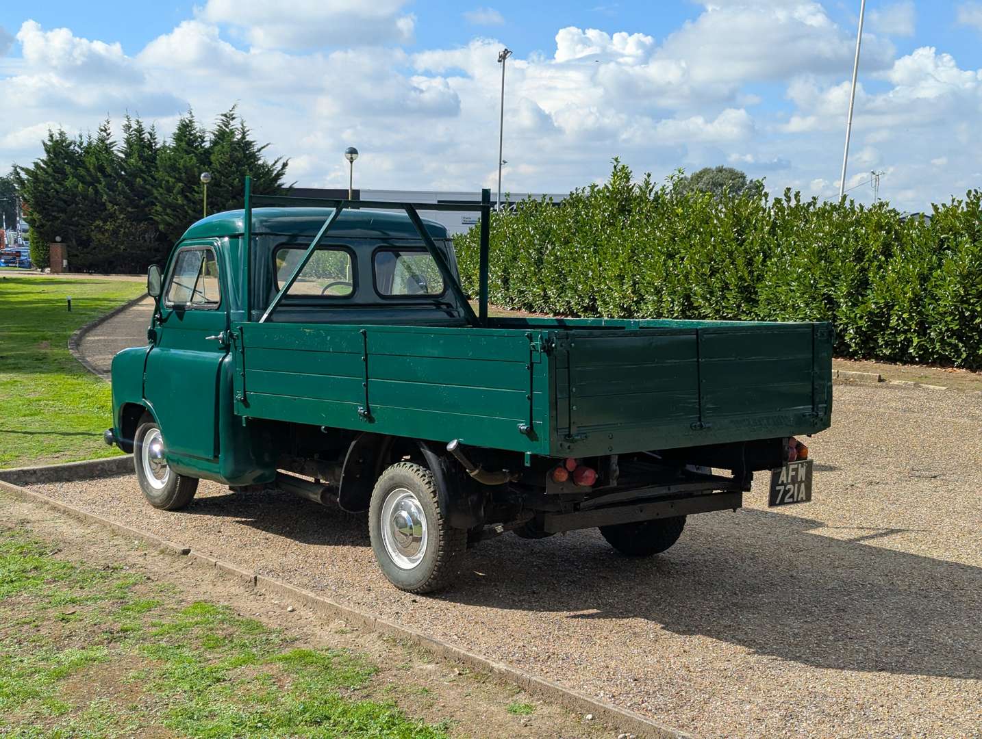 <p>1963 BEDFORD CA TRUCK</p>