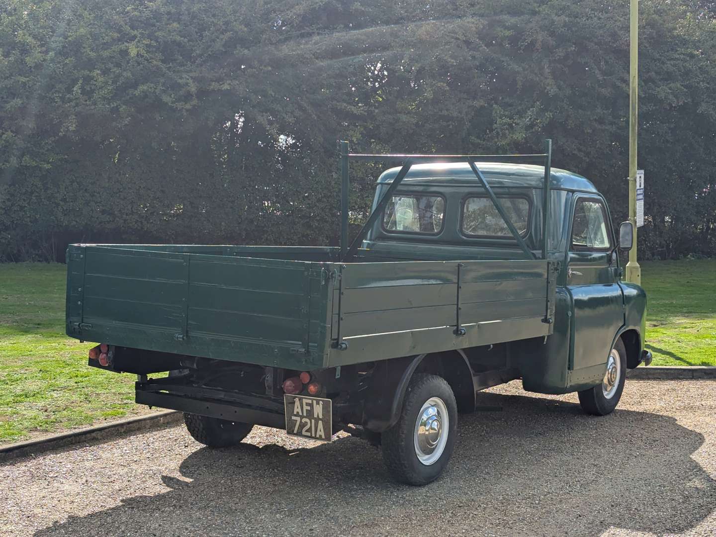 <p>1963 BEDFORD CA TRUCK</p>