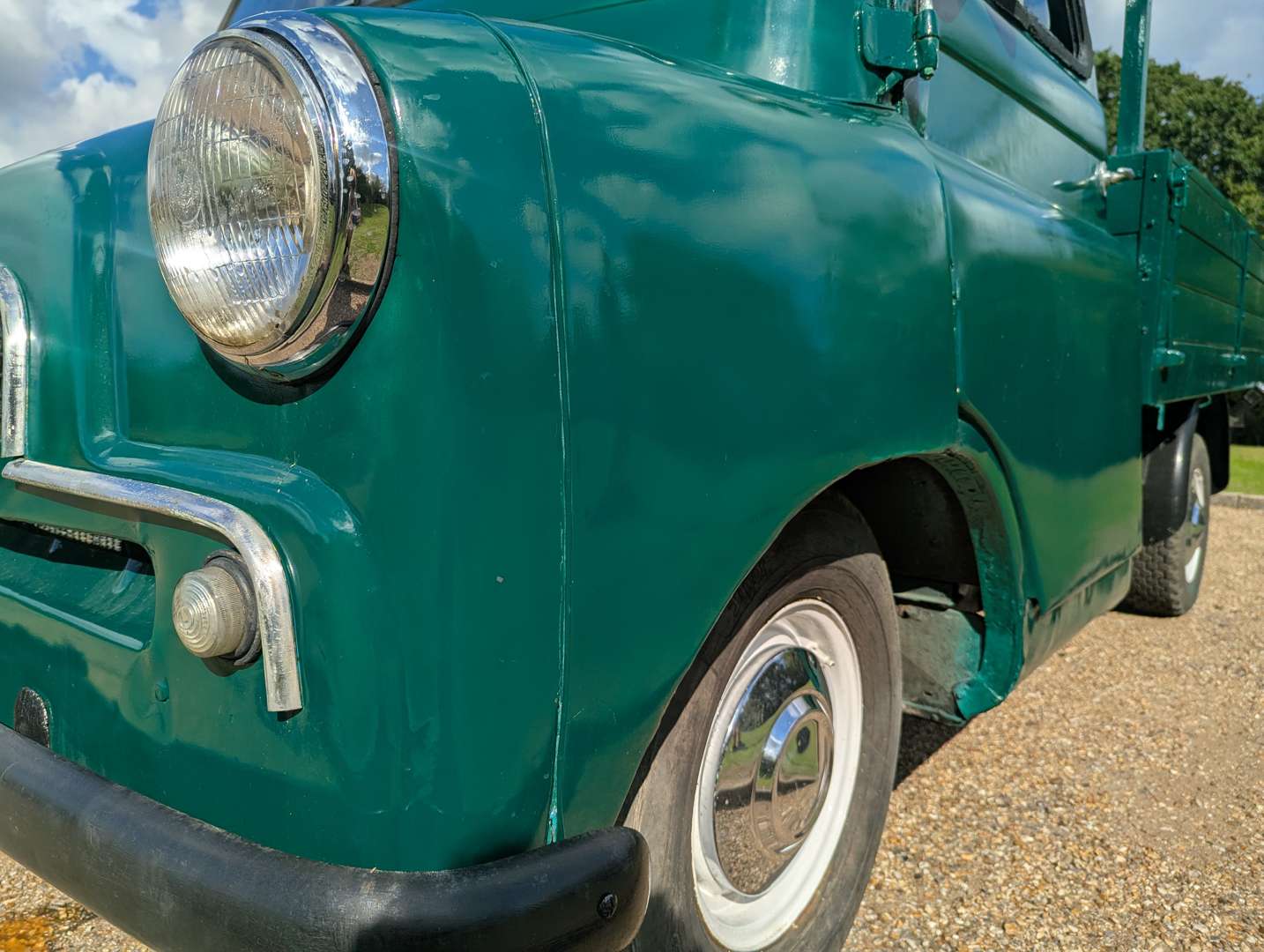<p>1963 BEDFORD CA TRUCK</p>