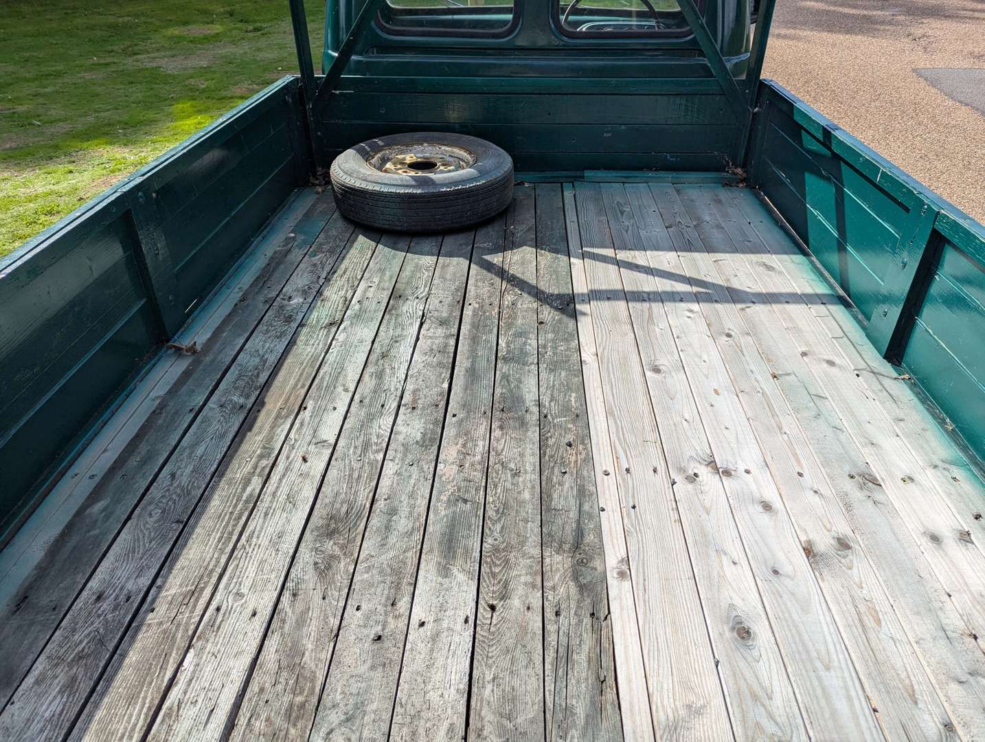 <p>1963 BEDFORD CA TRUCK</p>