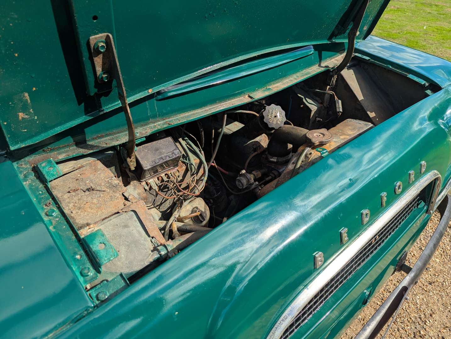 <p>1963 BEDFORD CA TRUCK</p>
