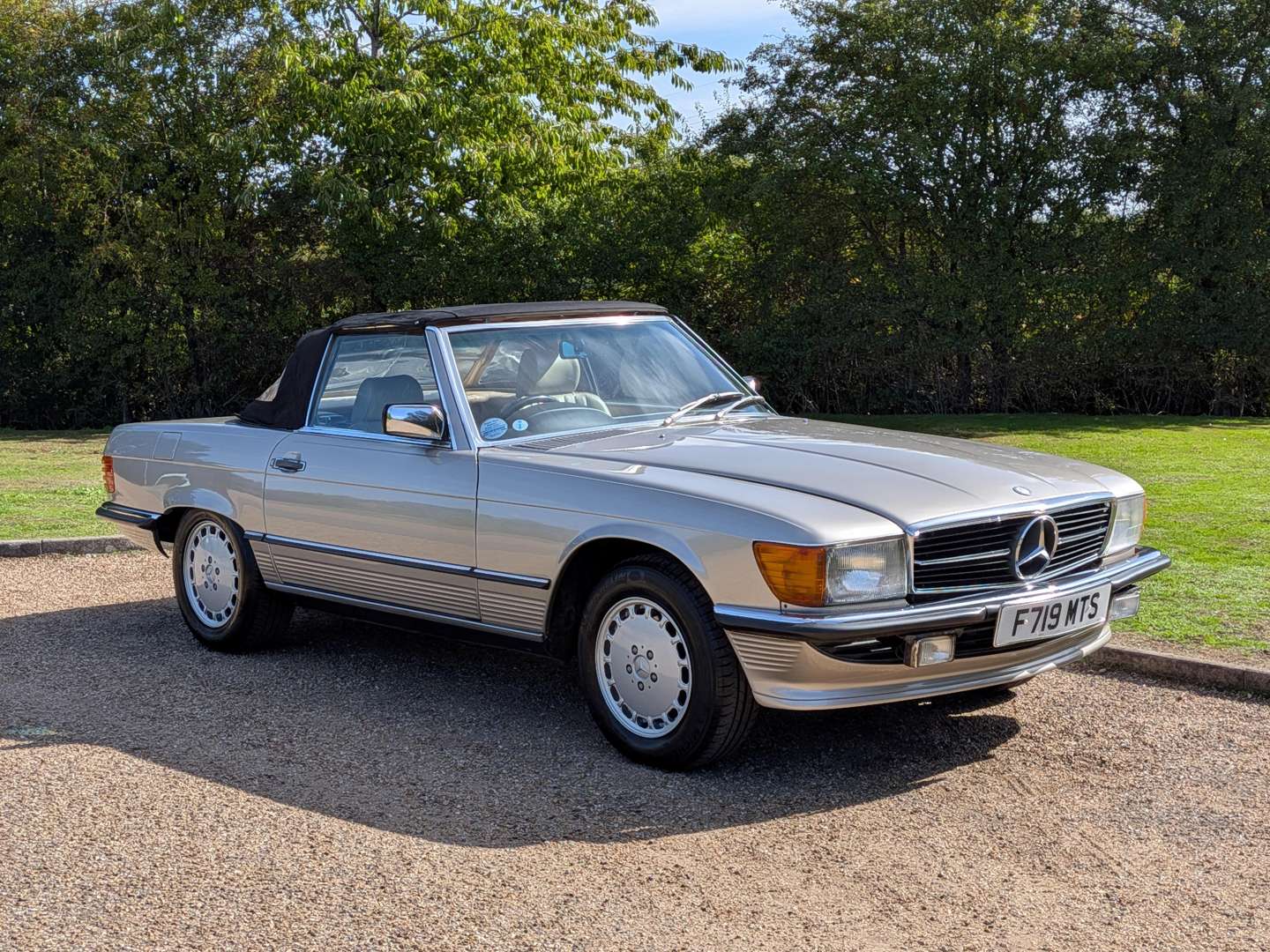 <p>1989 MERCEDES 300SL R107 AUTO</p>