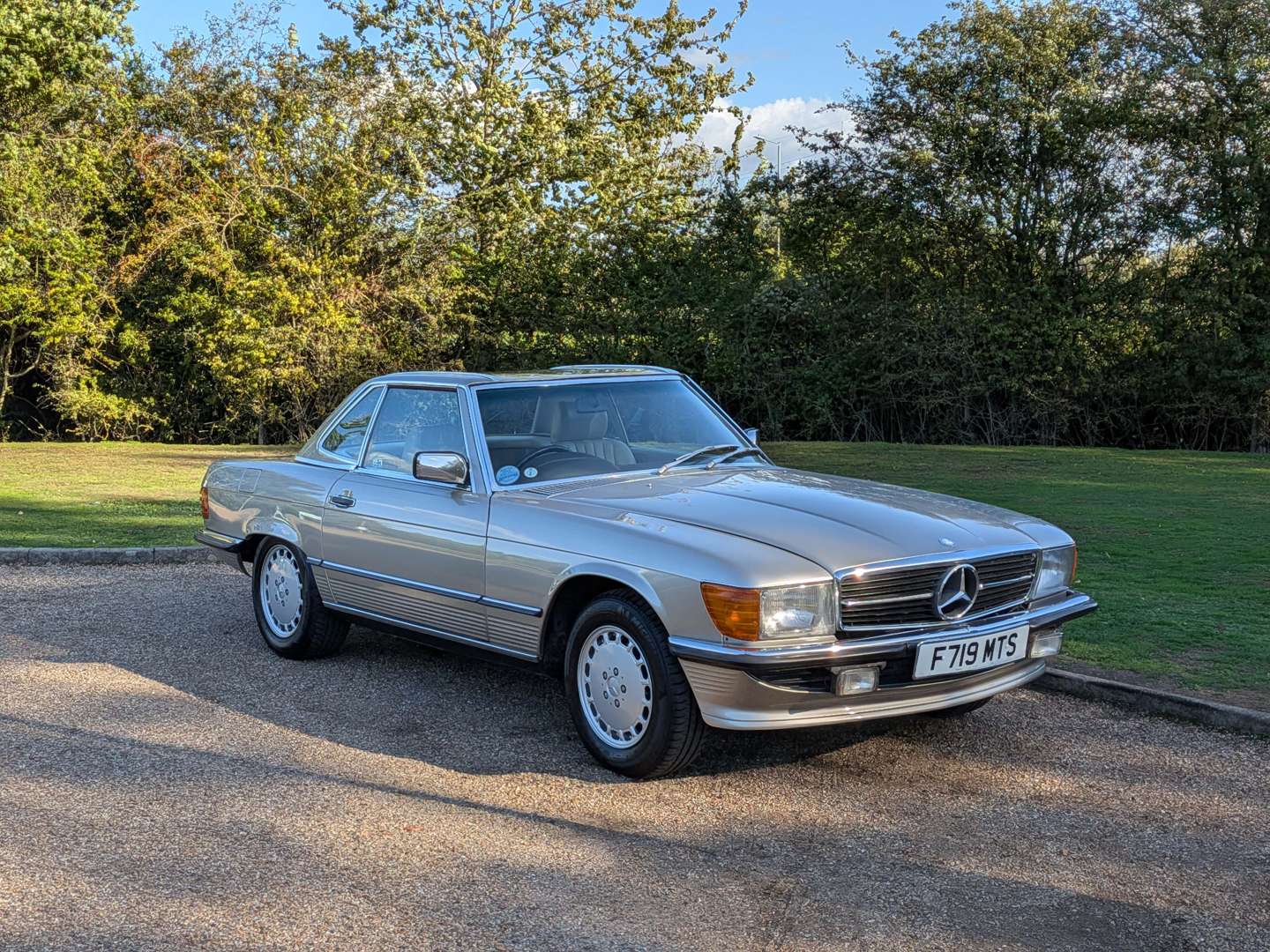 <p>1989 MERCEDES 300SL R107 AUTO</p>