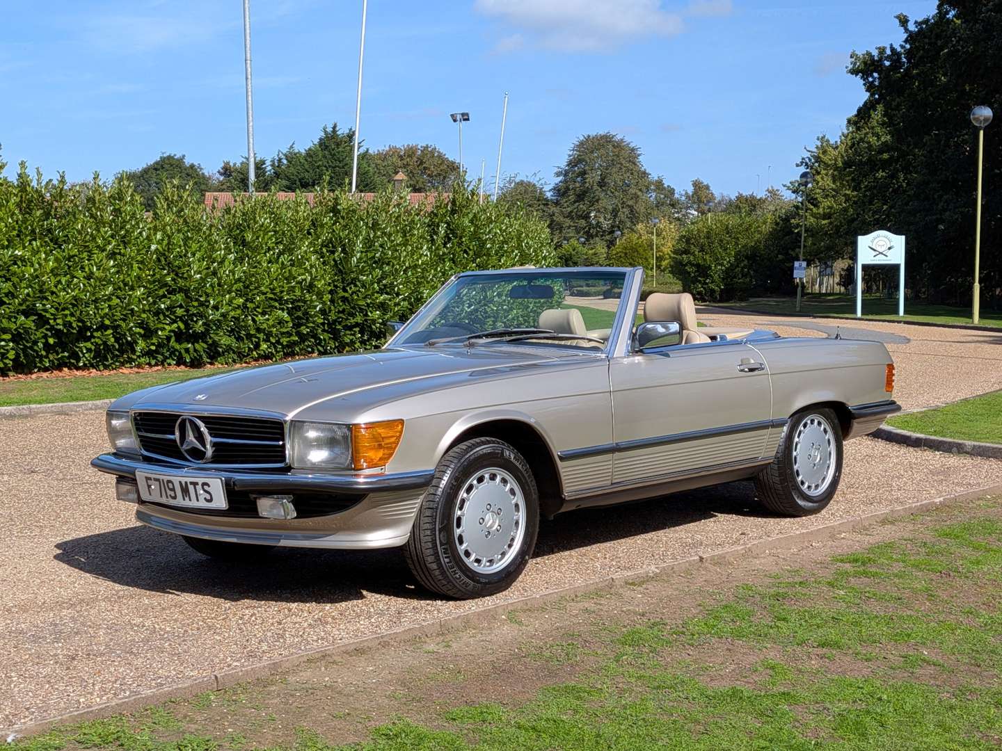 <p>1989 MERCEDES 300SL R107 AUTO</p>