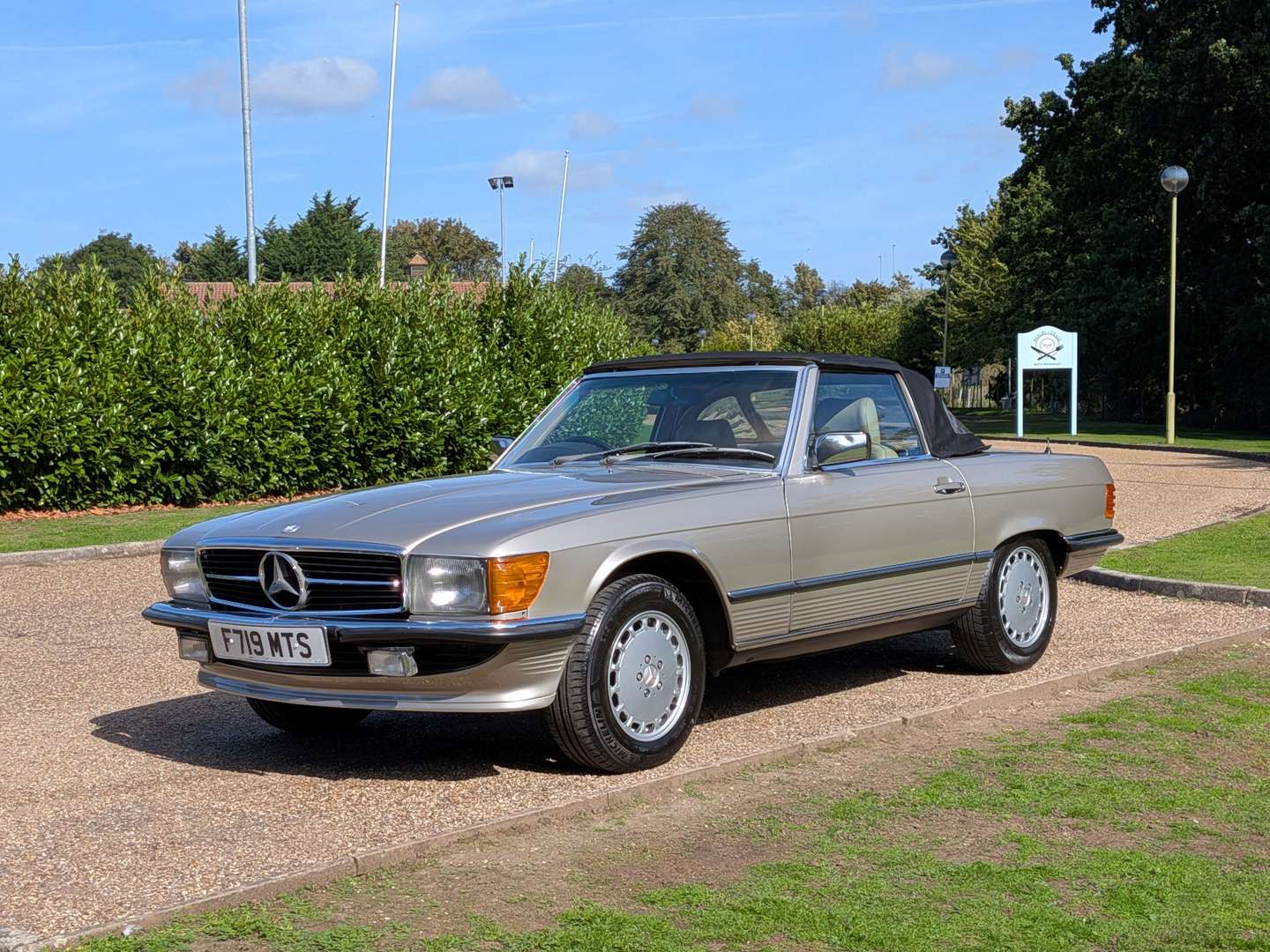 <p>1989 MERCEDES 300SL R107 AUTO</p>