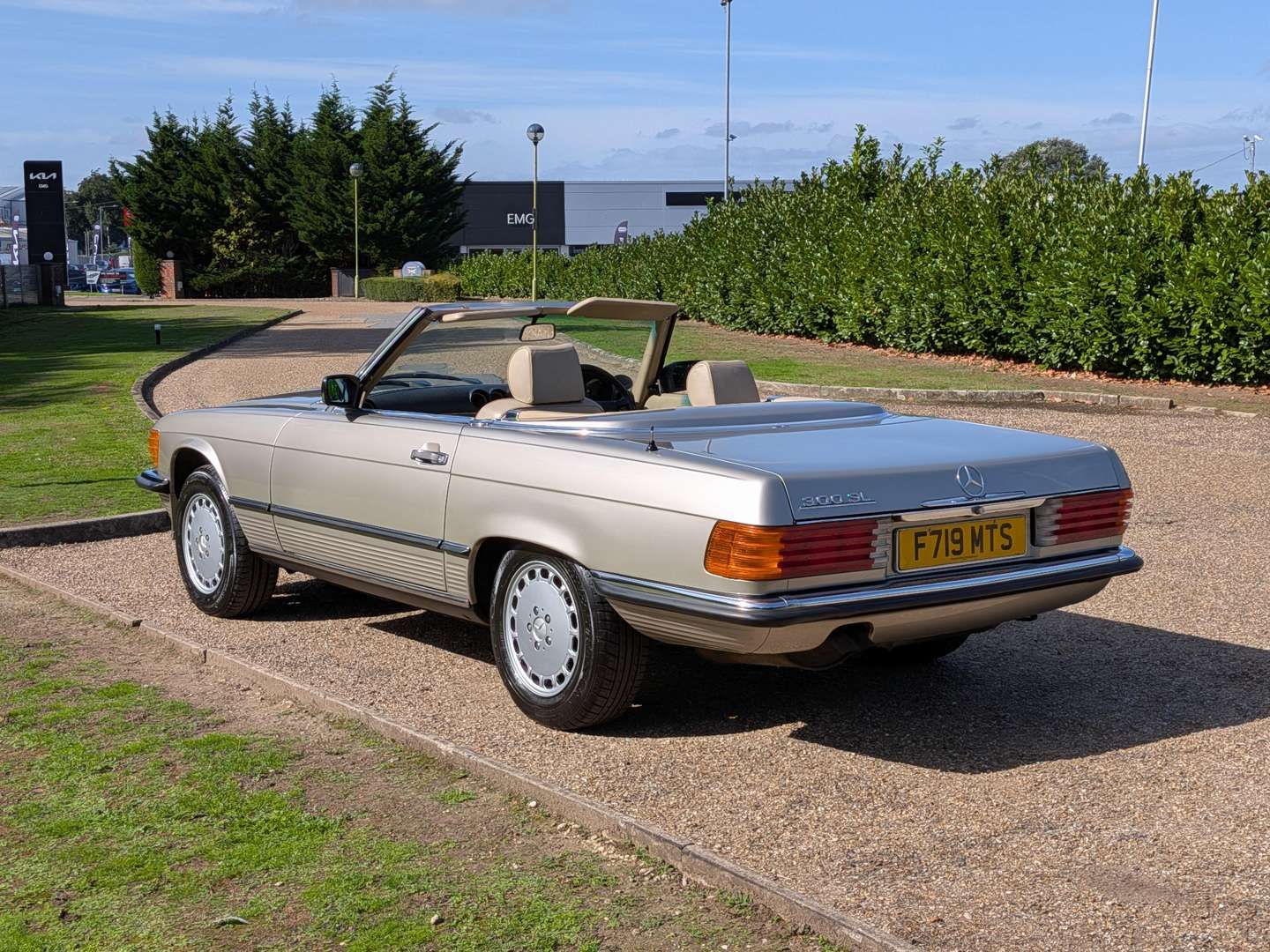 <p>1989 MERCEDES 300SL R107 AUTO</p>