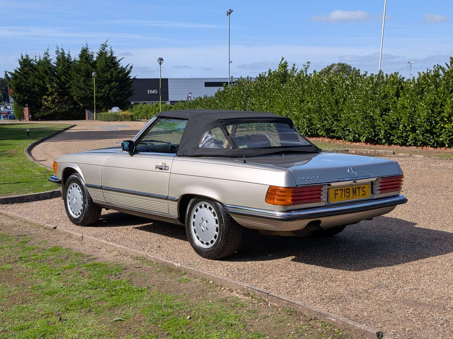 <p>1989 MERCEDES 300SL R107 AUTO</p>