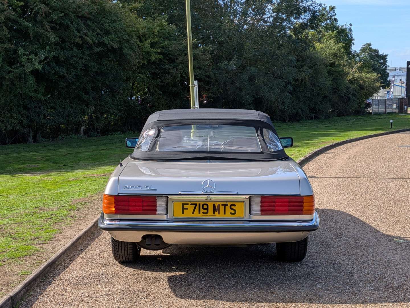 <p>1989 MERCEDES 300SL R107 AUTO</p>