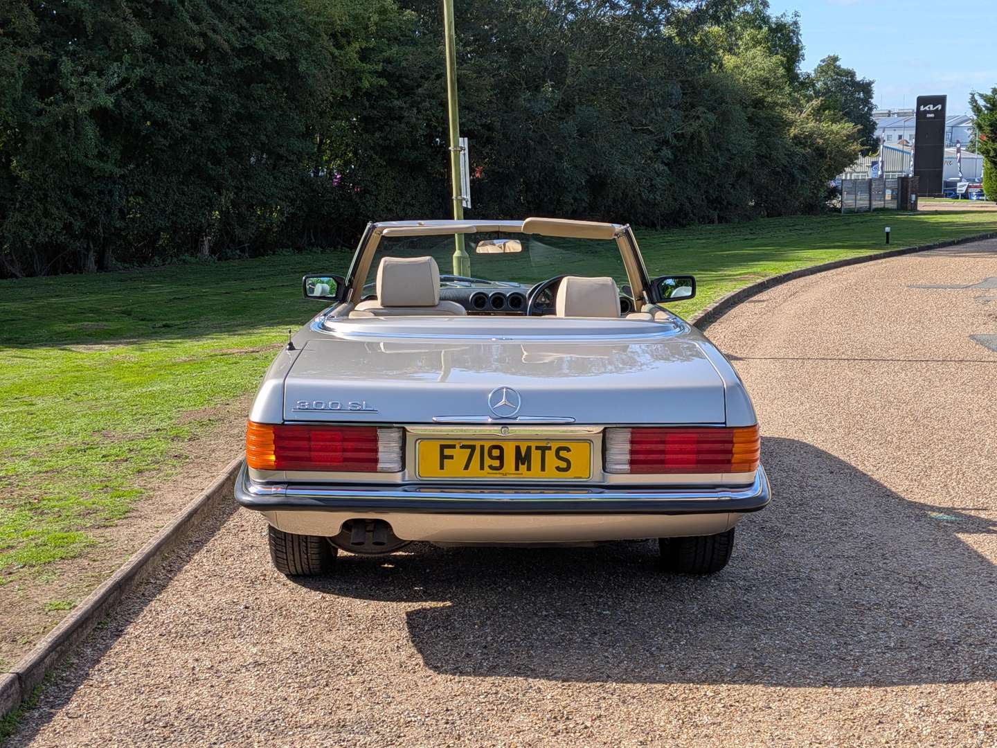 <p>1989 MERCEDES 300SL R107 AUTO</p>