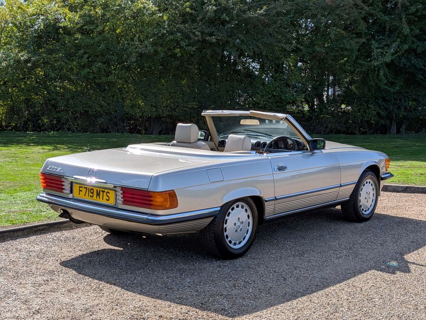 <p>1989 MERCEDES 300SL R107 AUTO</p>