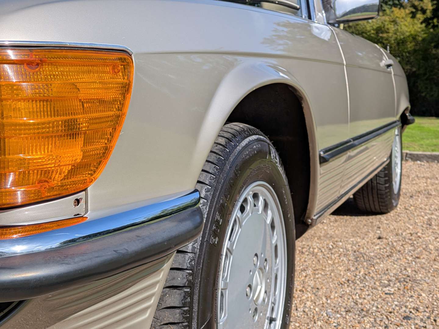 <p>1989 MERCEDES 300SL R107 AUTO</p>