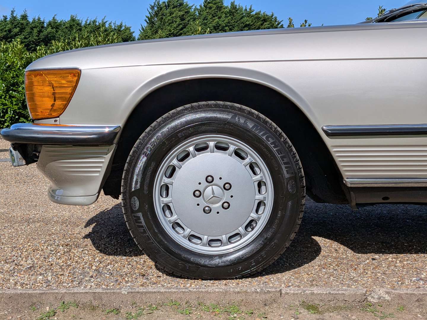 <p>1989 MERCEDES 300SL R107 AUTO</p>