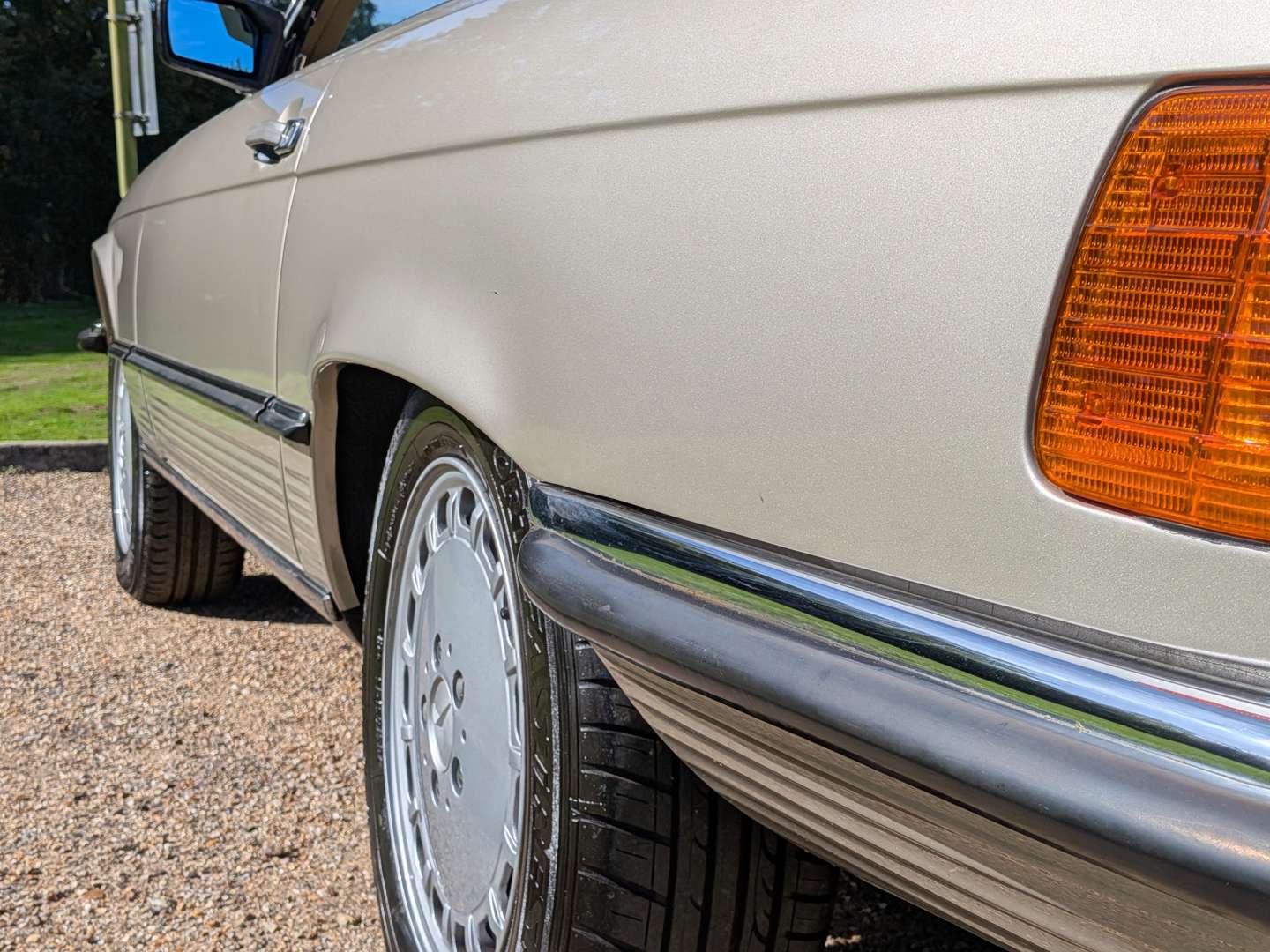 <p>1989 MERCEDES 300SL R107 AUTO</p>