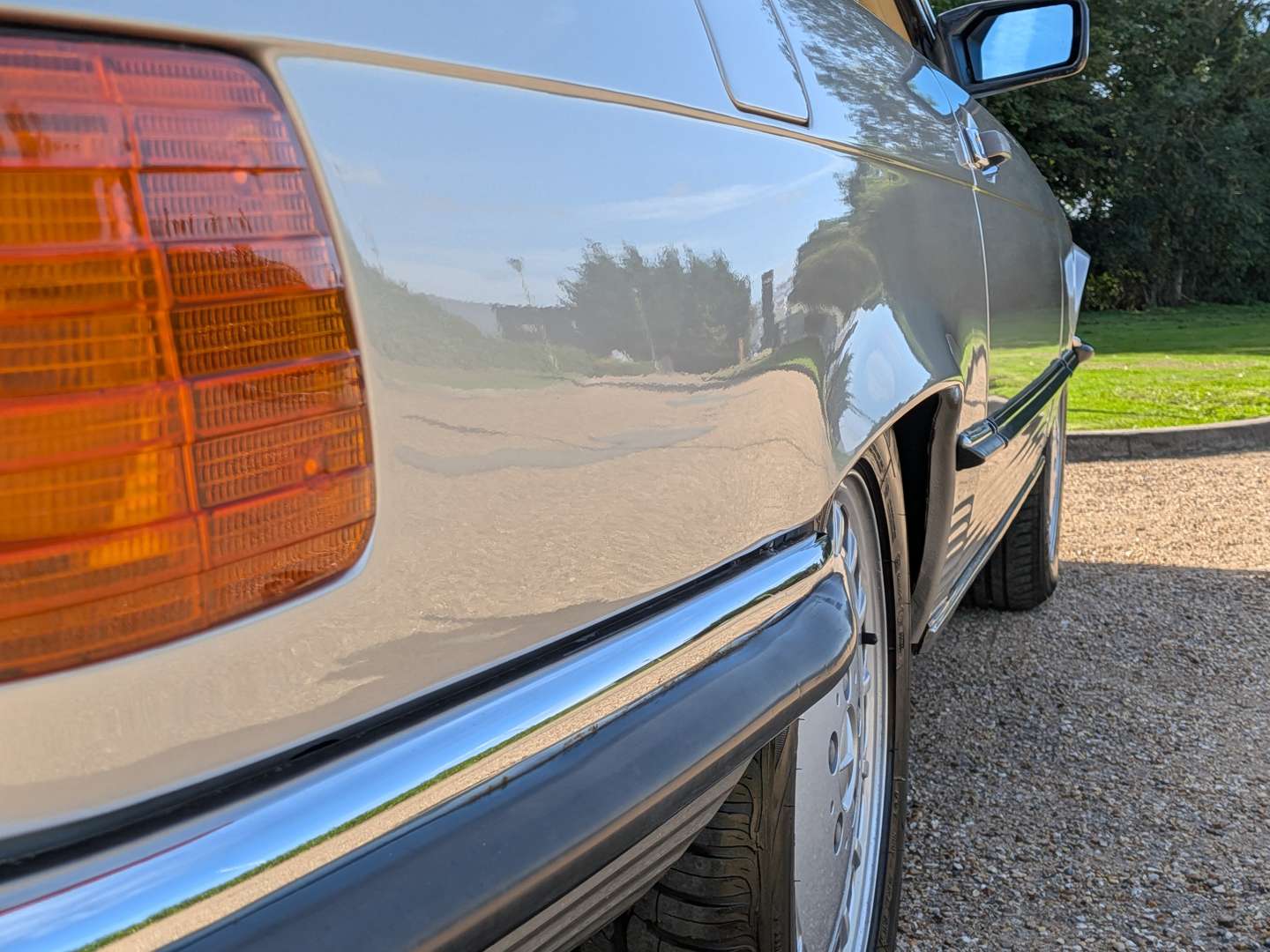 <p>1989 MERCEDES 300SL R107 AUTO</p>