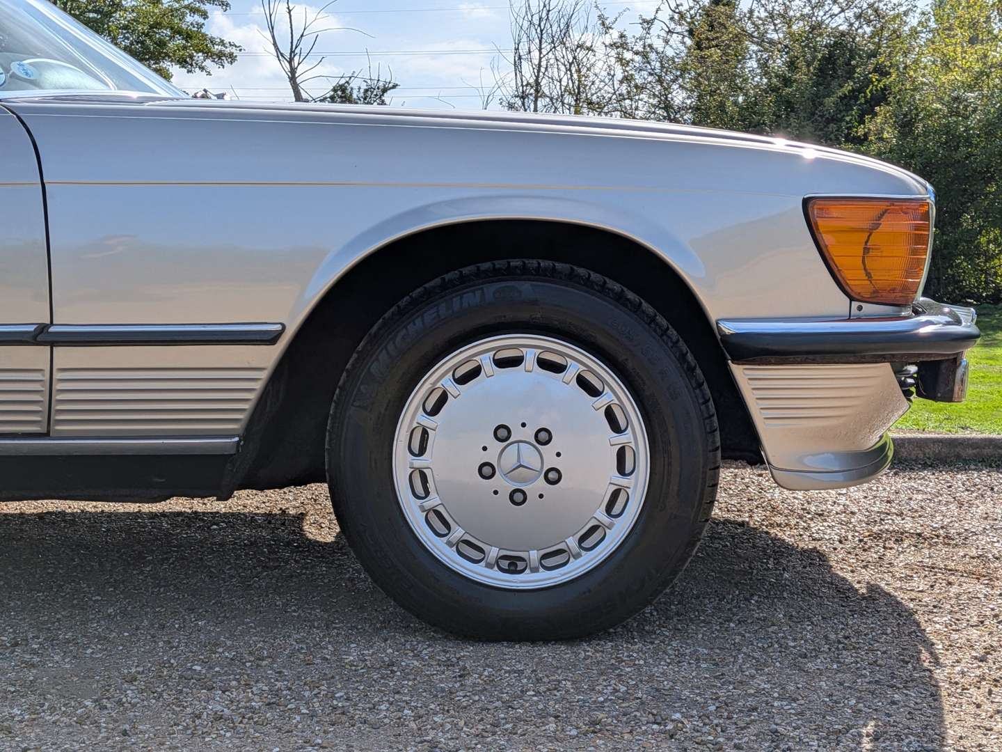 <p>1989 MERCEDES 300SL R107 AUTO</p>