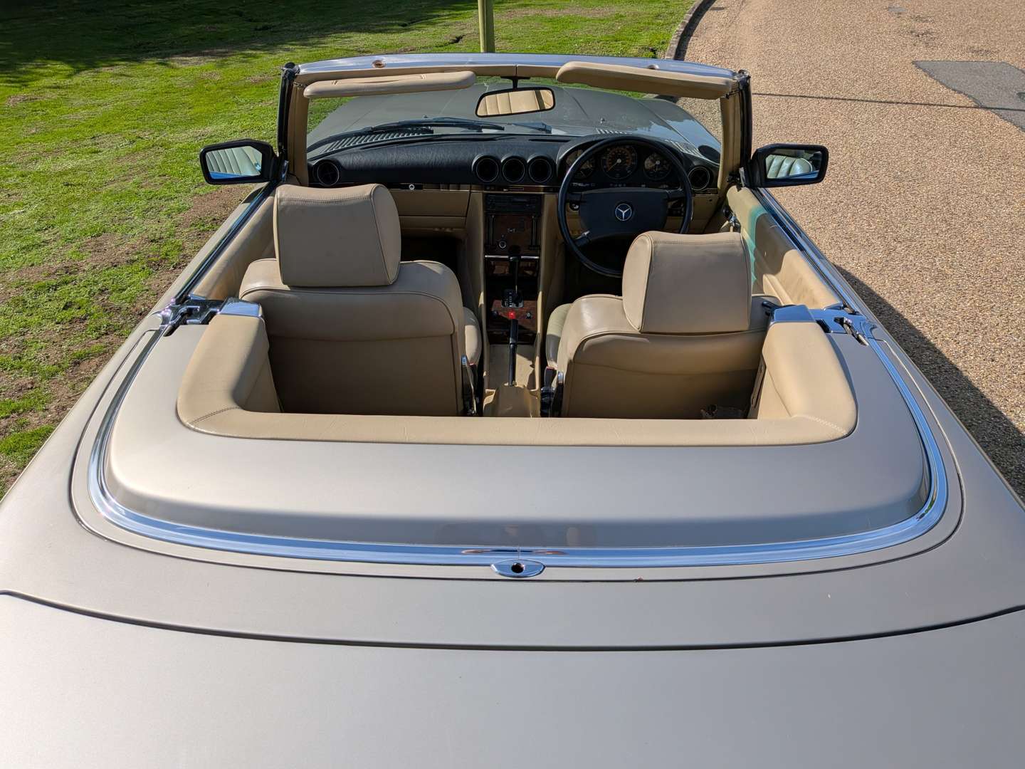 <p>1989 MERCEDES 300SL R107 AUTO</p>