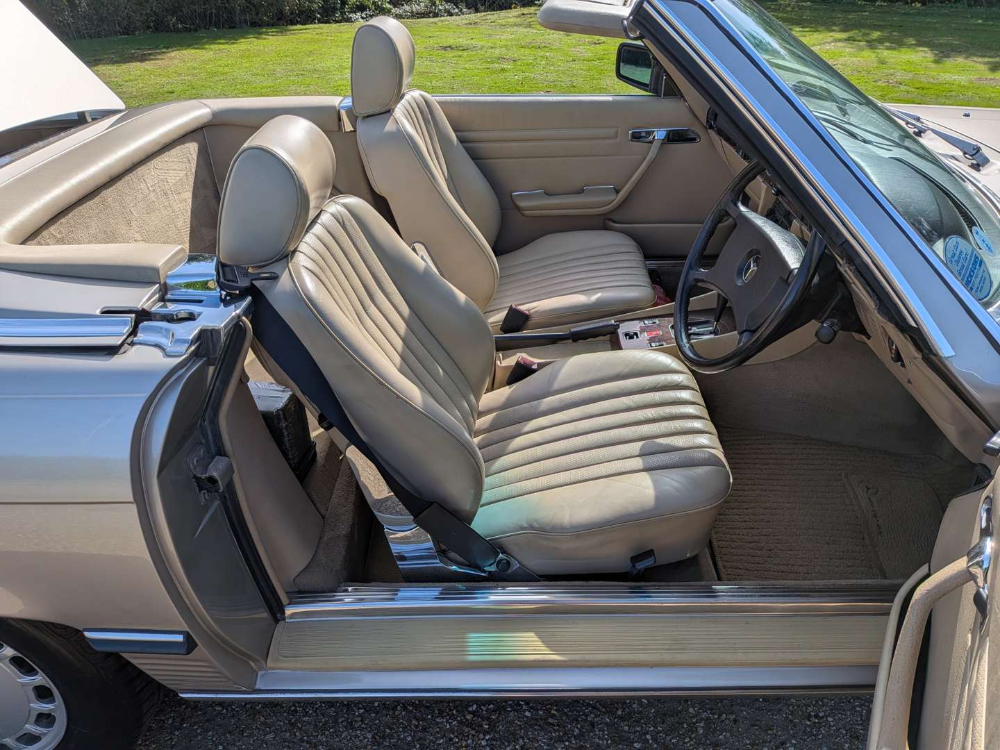 <p>1989 MERCEDES 300SL R107 AUTO</p>