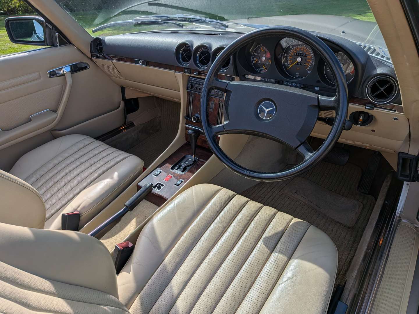 <p>1989 MERCEDES 300SL R107 AUTO</p>