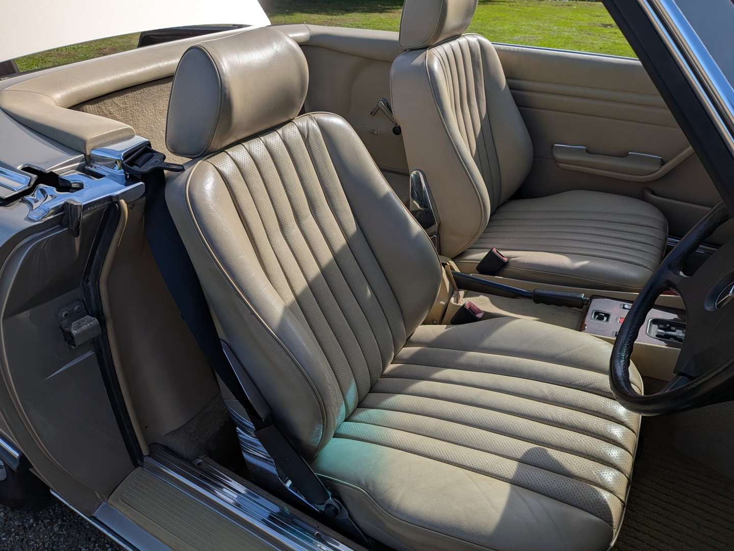 <p>1989 MERCEDES 300SL R107 AUTO</p>