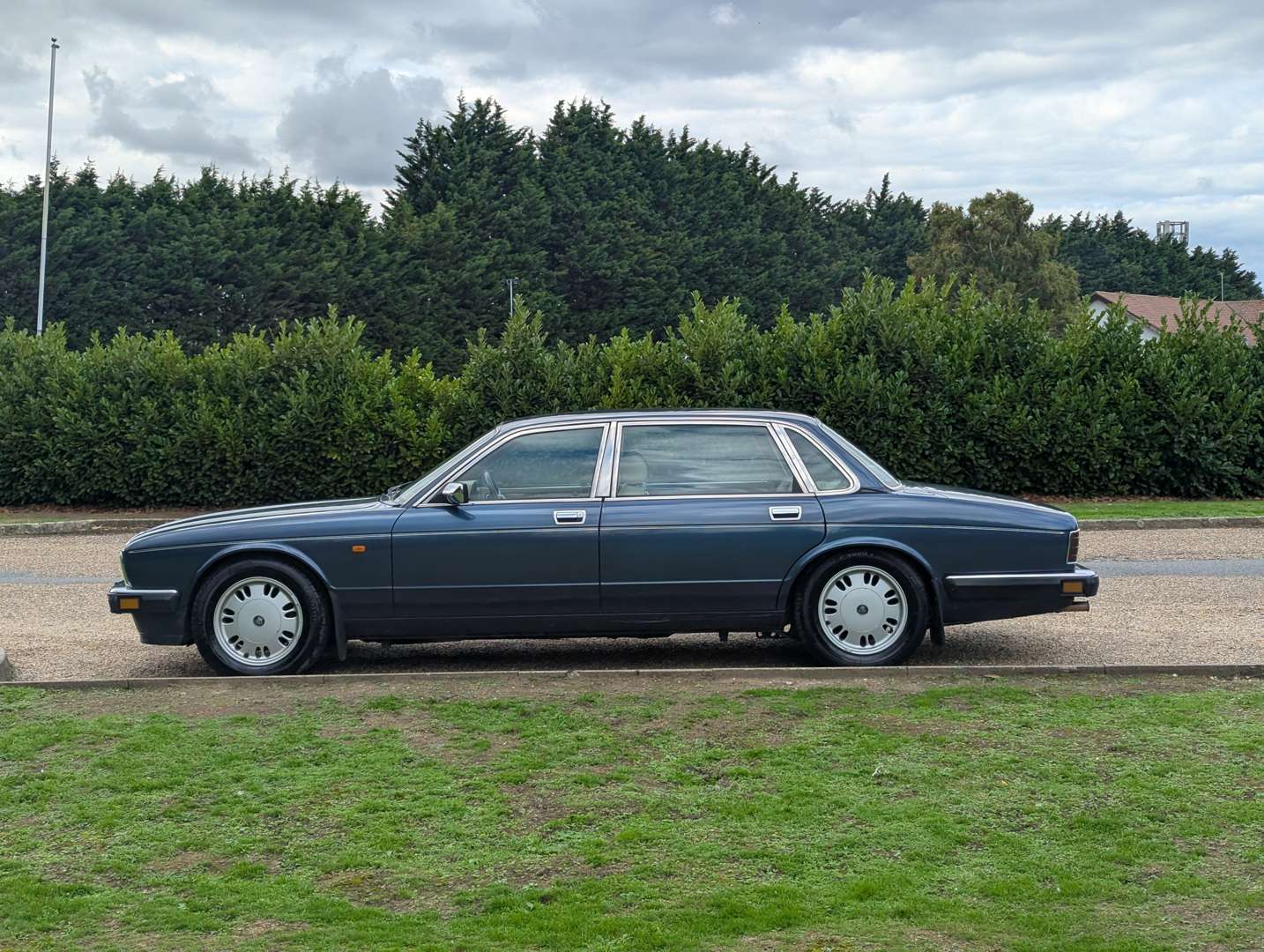 <p>1994 JAGUAR SOVEREIGN</p>