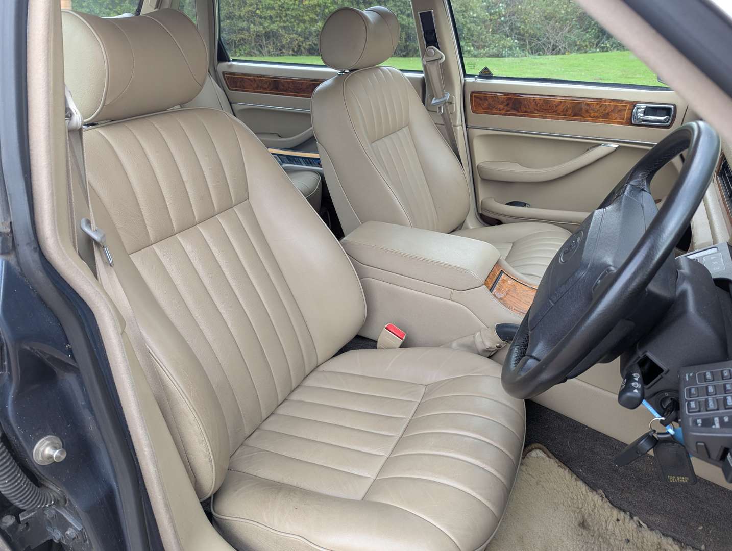 <p>1994 JAGUAR SOVEREIGN</p>