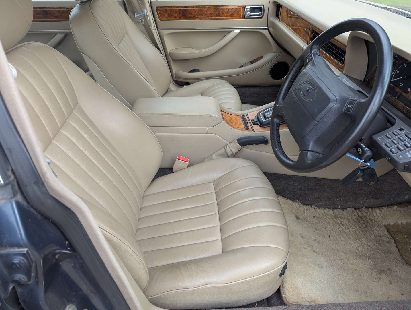 <p>1994 JAGUAR SOVEREIGN</p>