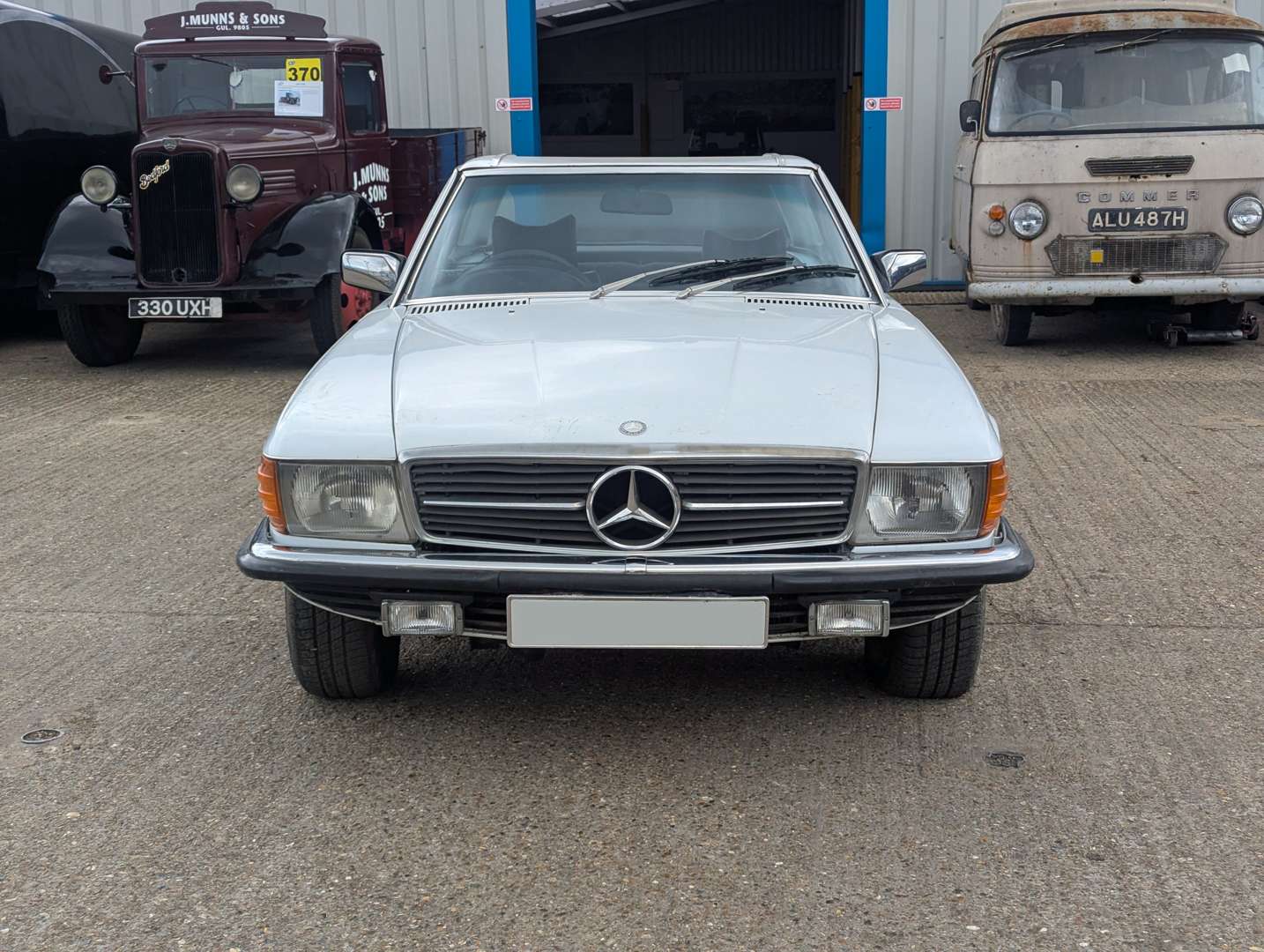 <p>1978 MERCEDES 280SL</p>