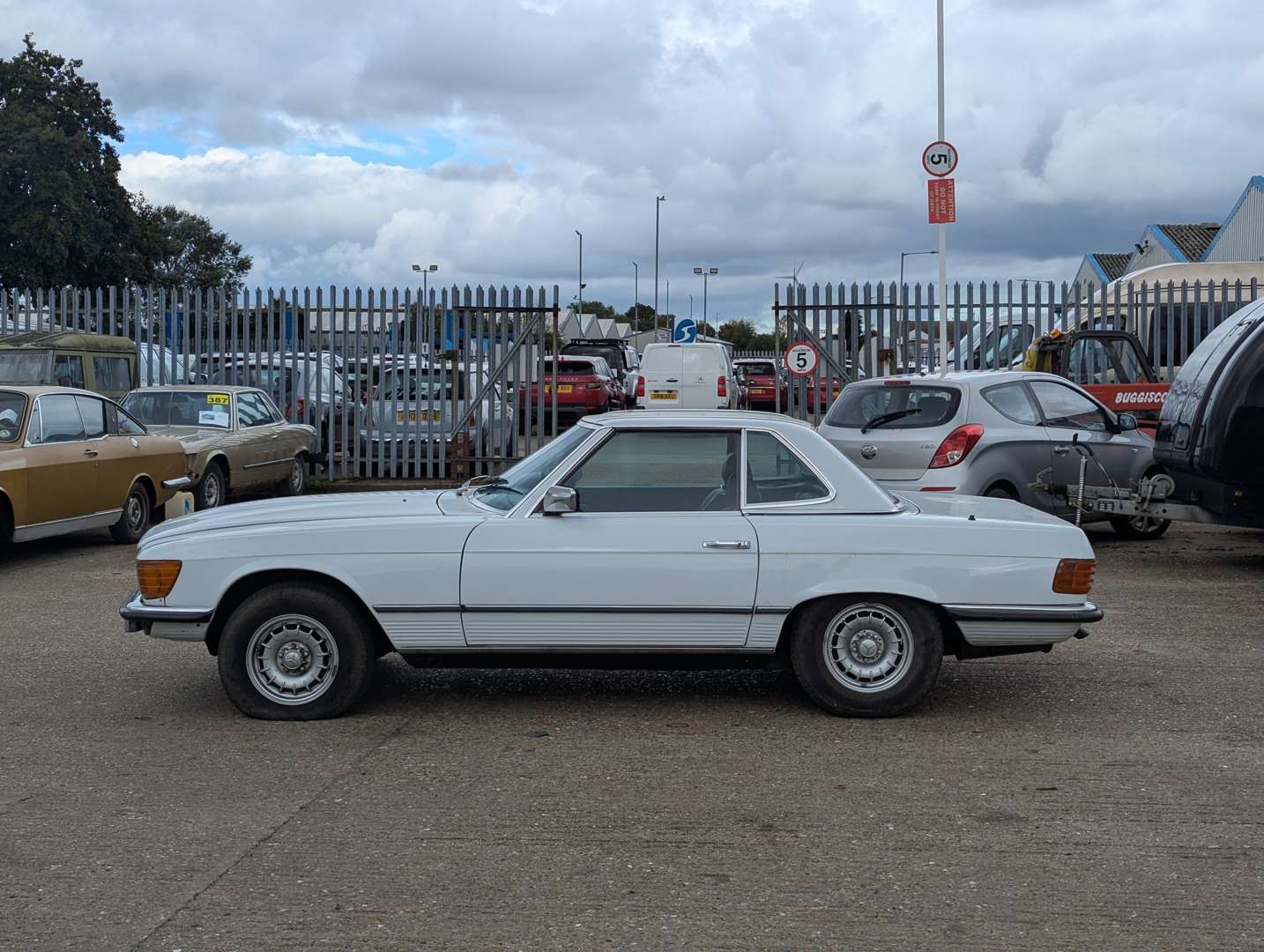 <p>1978 MERCEDES 280SL</p>
