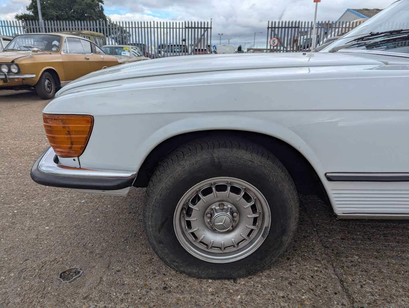 <p>1978 MERCEDES 280SL</p>