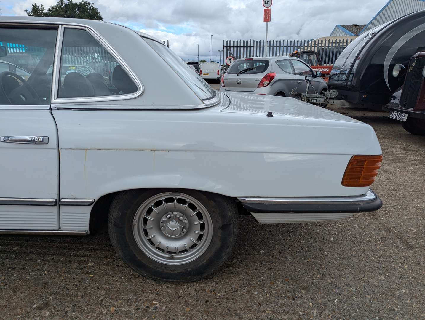 <p>1978 MERCEDES 280SL</p>