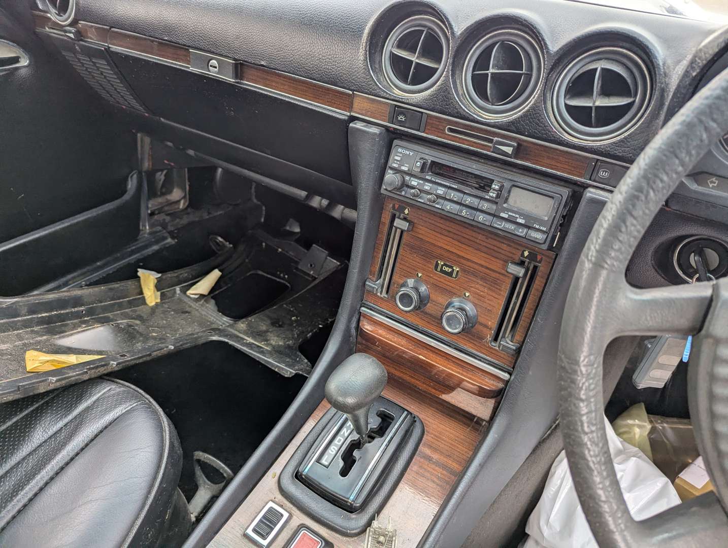 <p>1978 MERCEDES 280SL</p>