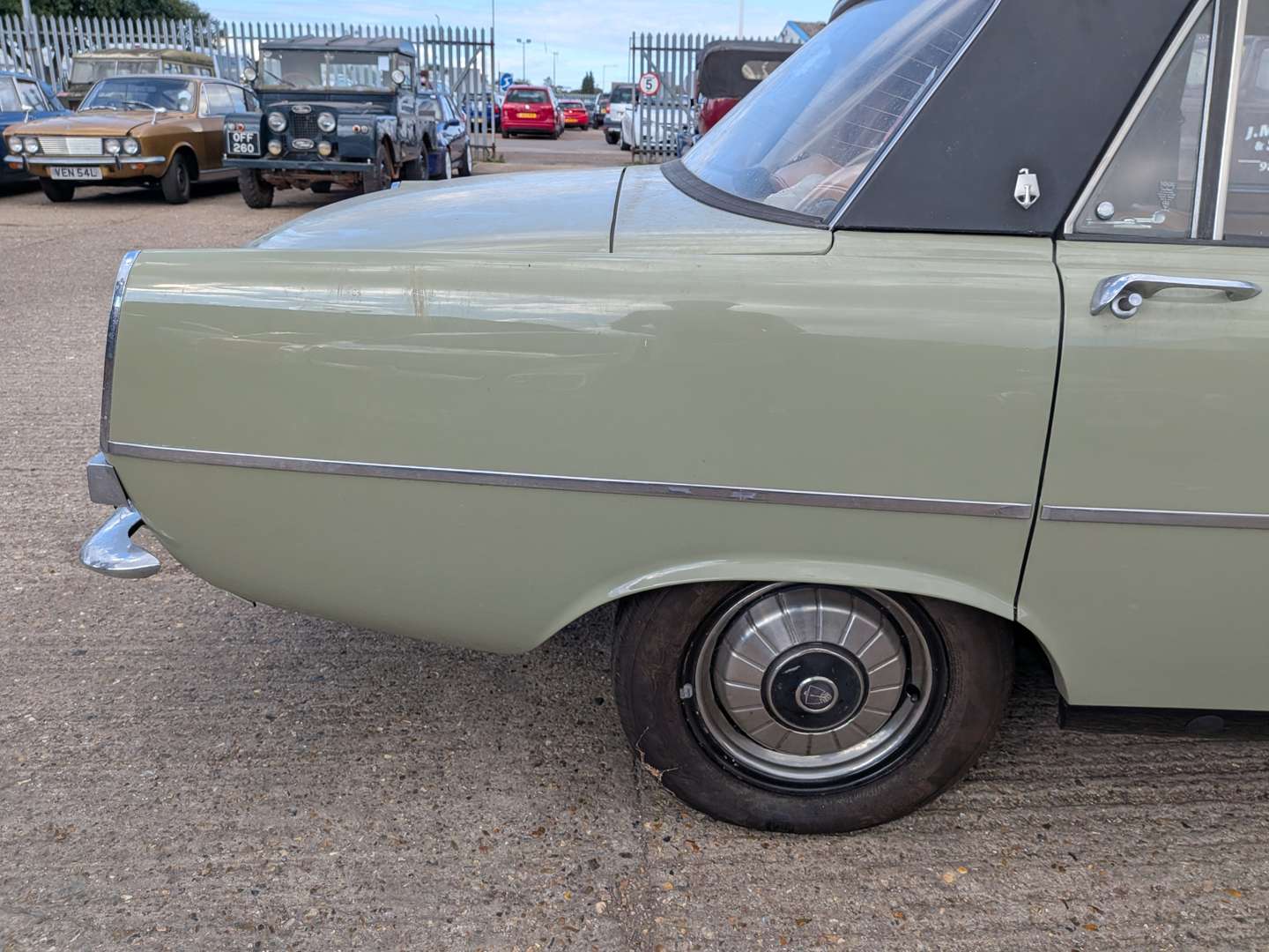 <p>1975 ROVER 2200TC</p>