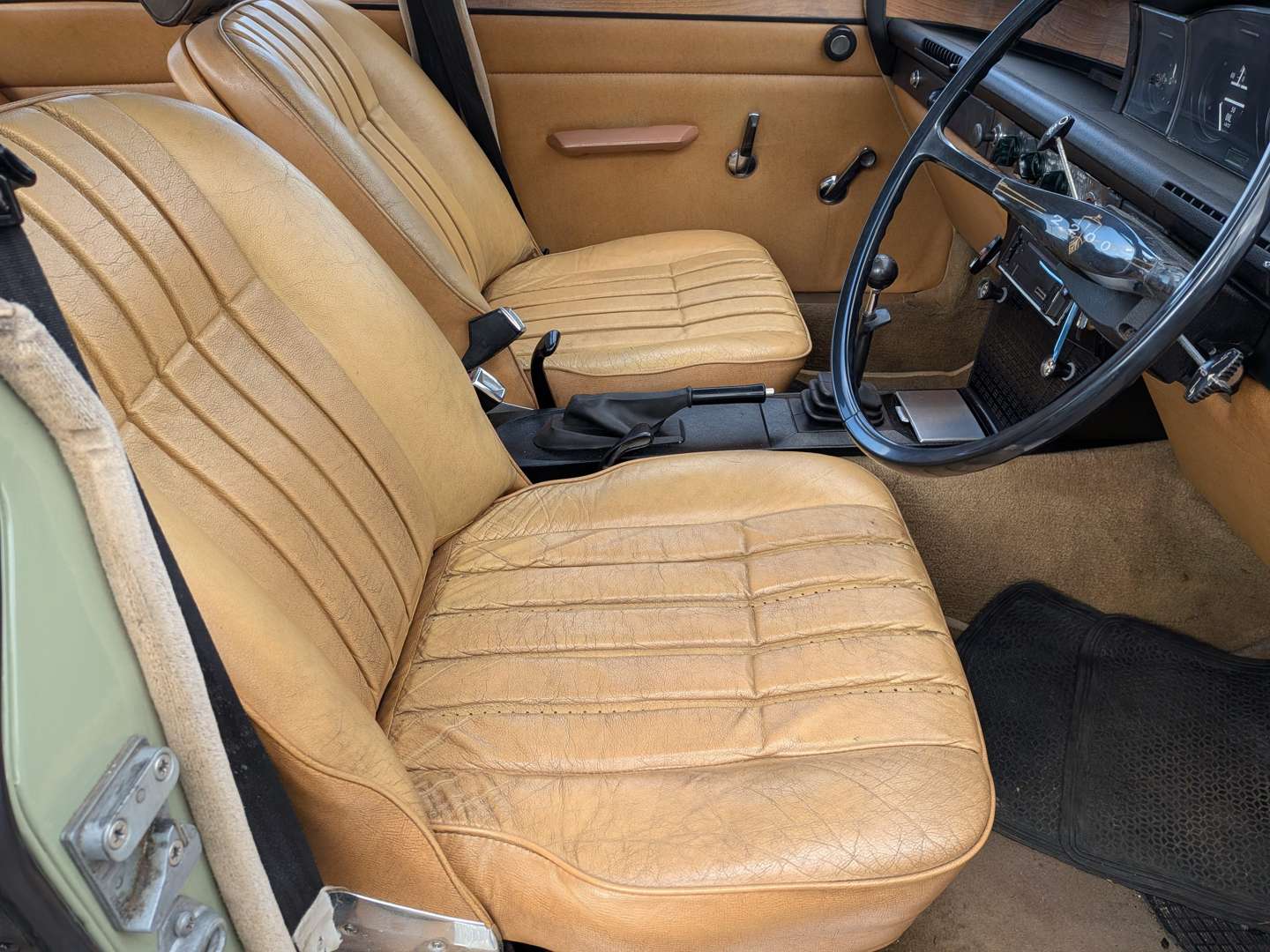 <p>1975 ROVER 2200TC</p>